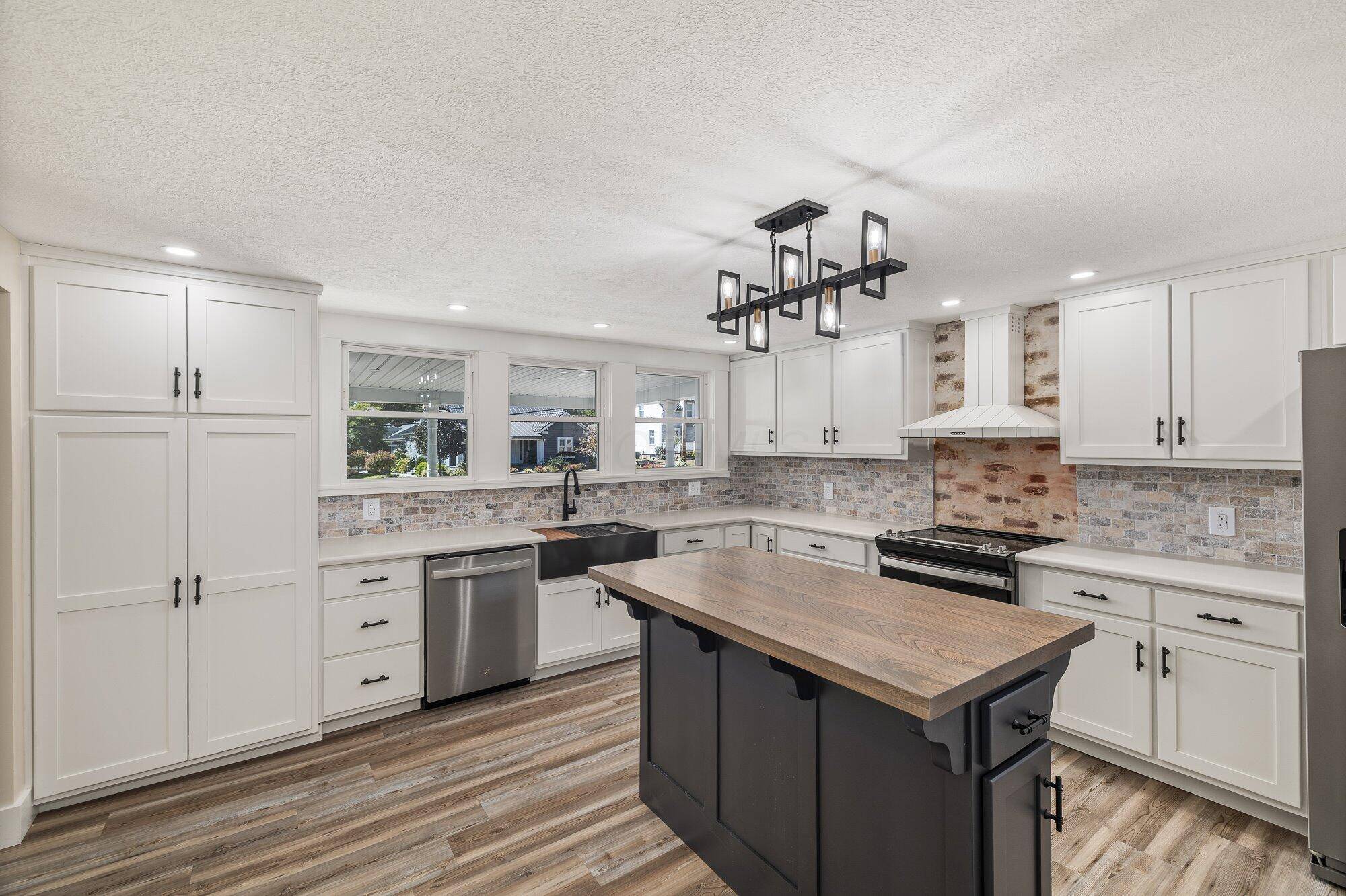 Bellville, OH 44813,122 Church Street