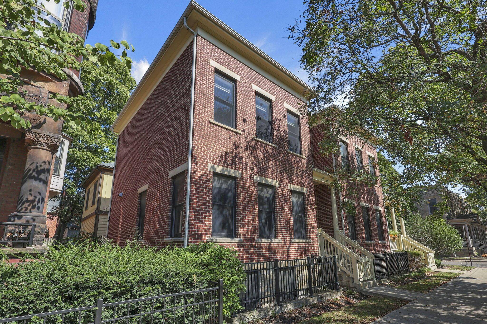 Columbus, OH 43201,34 E 1st Avenue