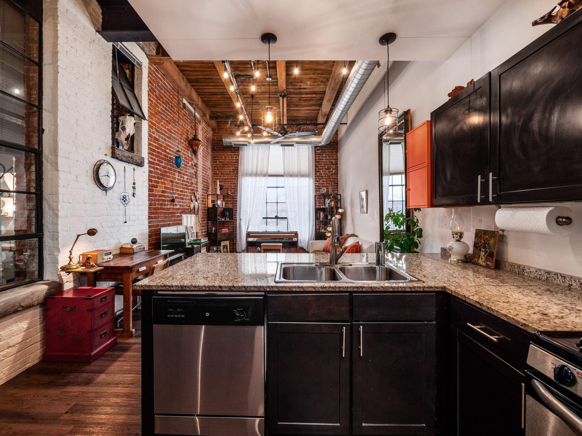 Columbus, OH 43215,570 S Front Street #211