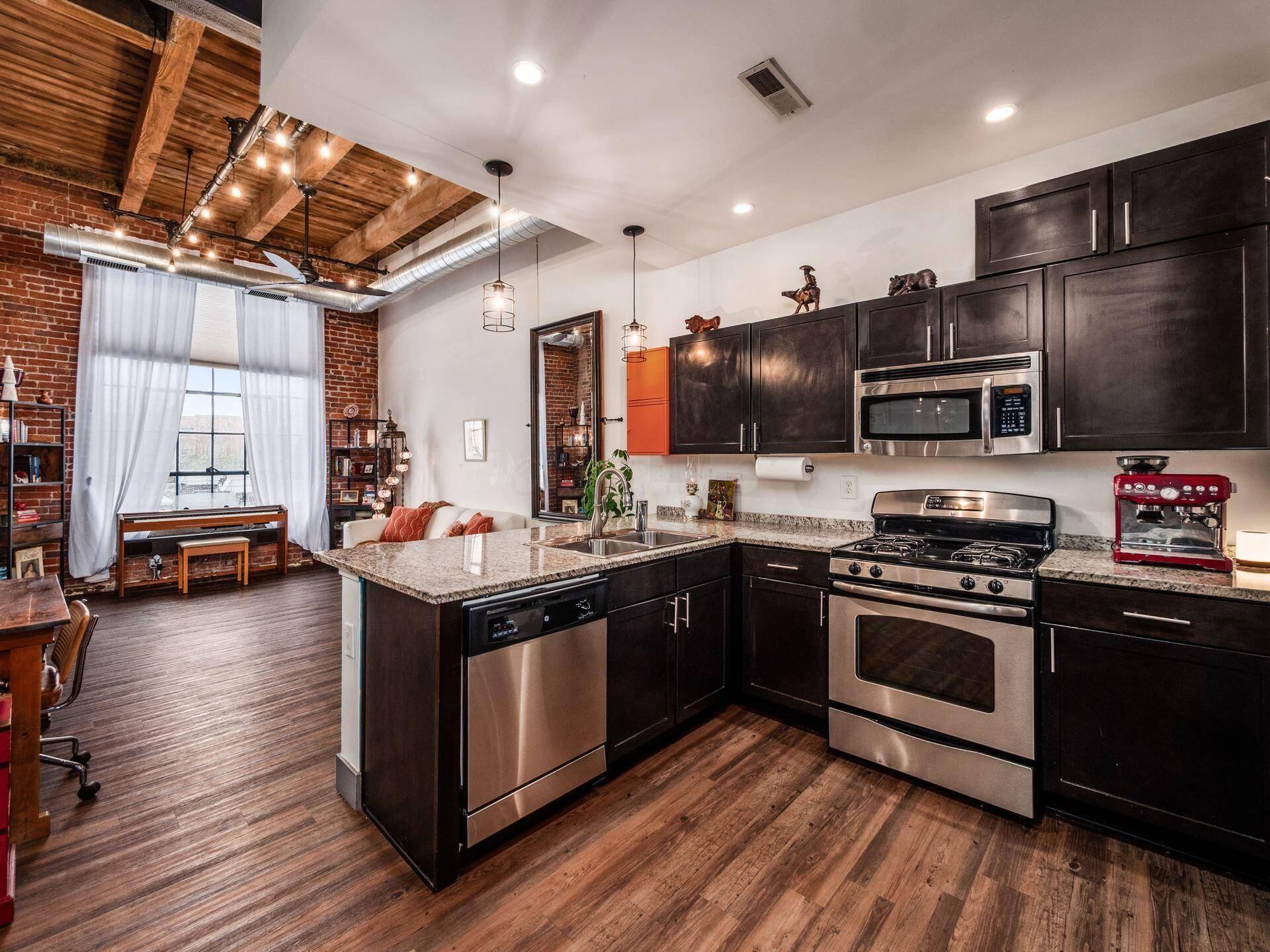 Columbus, OH 43215,570 S Front Street #211