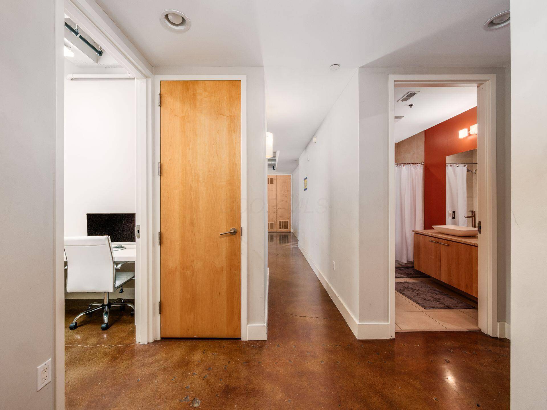 Columbus, OH 43215,199 S 5th Street #405