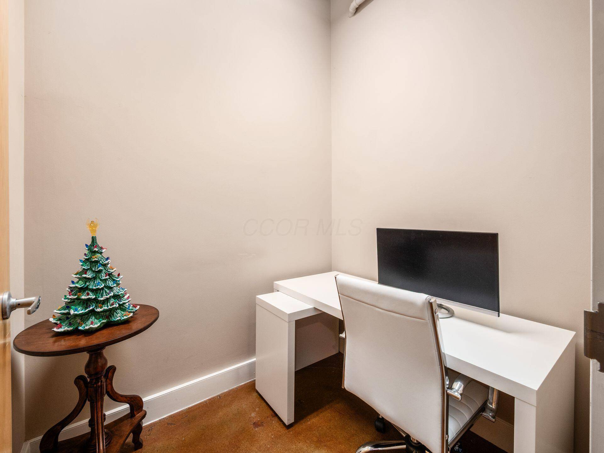 Columbus, OH 43215,199 S 5th Street #405