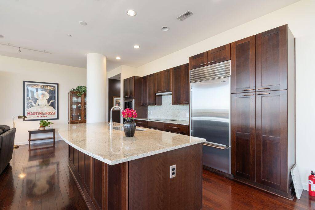 Columbus, OH 43215,300 W Spring Street #902