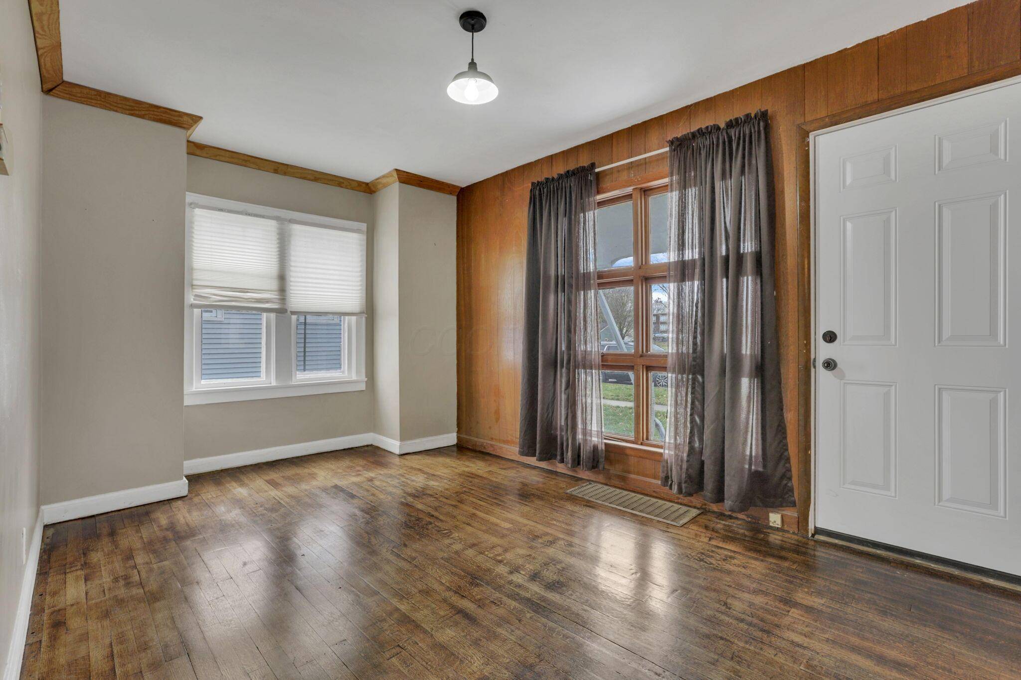 Hebron, OH 43025,814 W Main Street