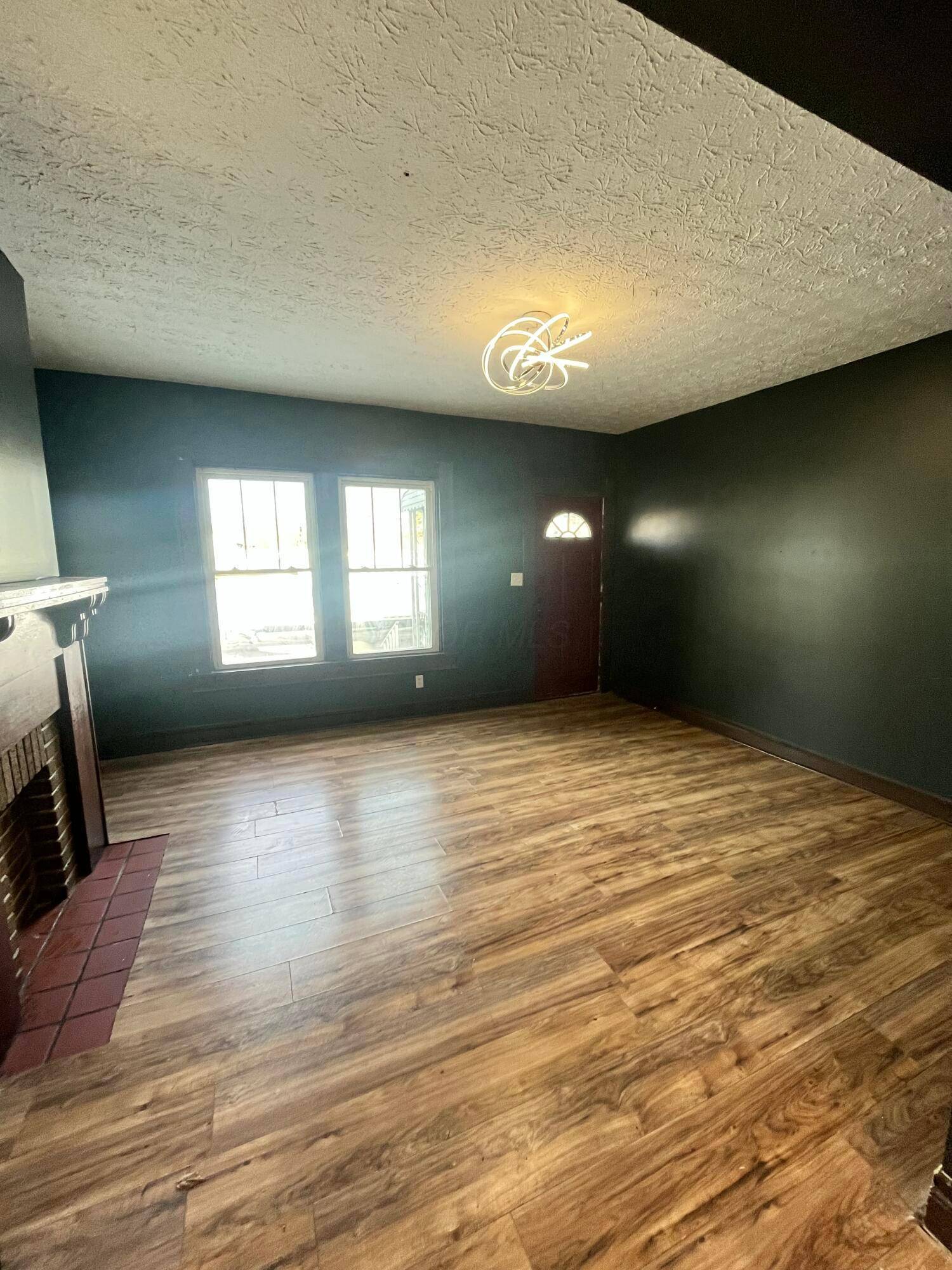 Columbus, OH 43204,2715 Sullivant Avenue