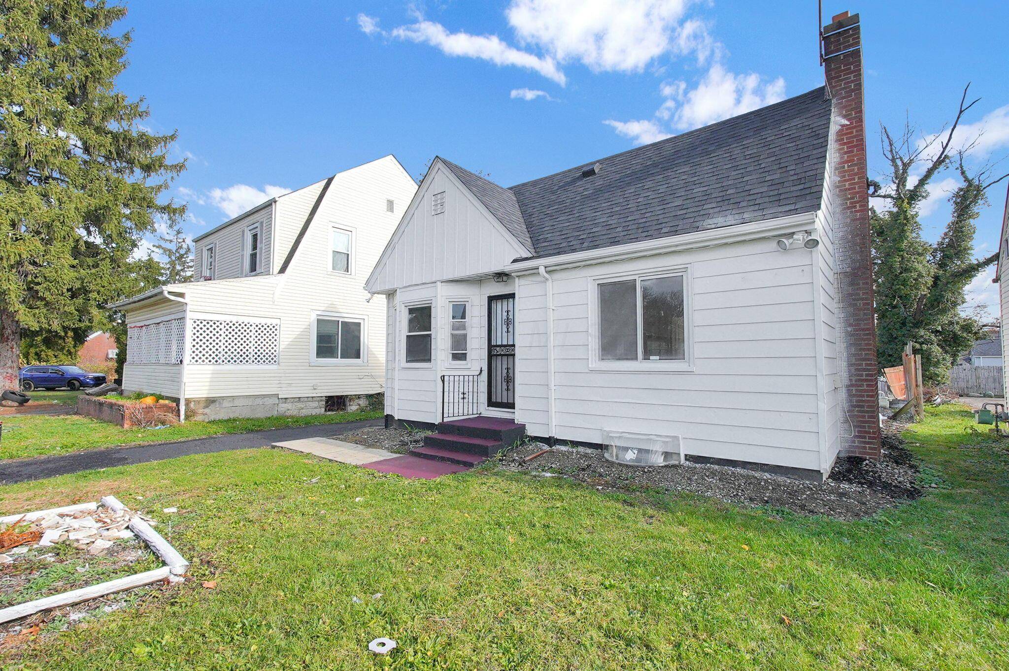 Columbus, OH 43211,2204 Medina Avenue