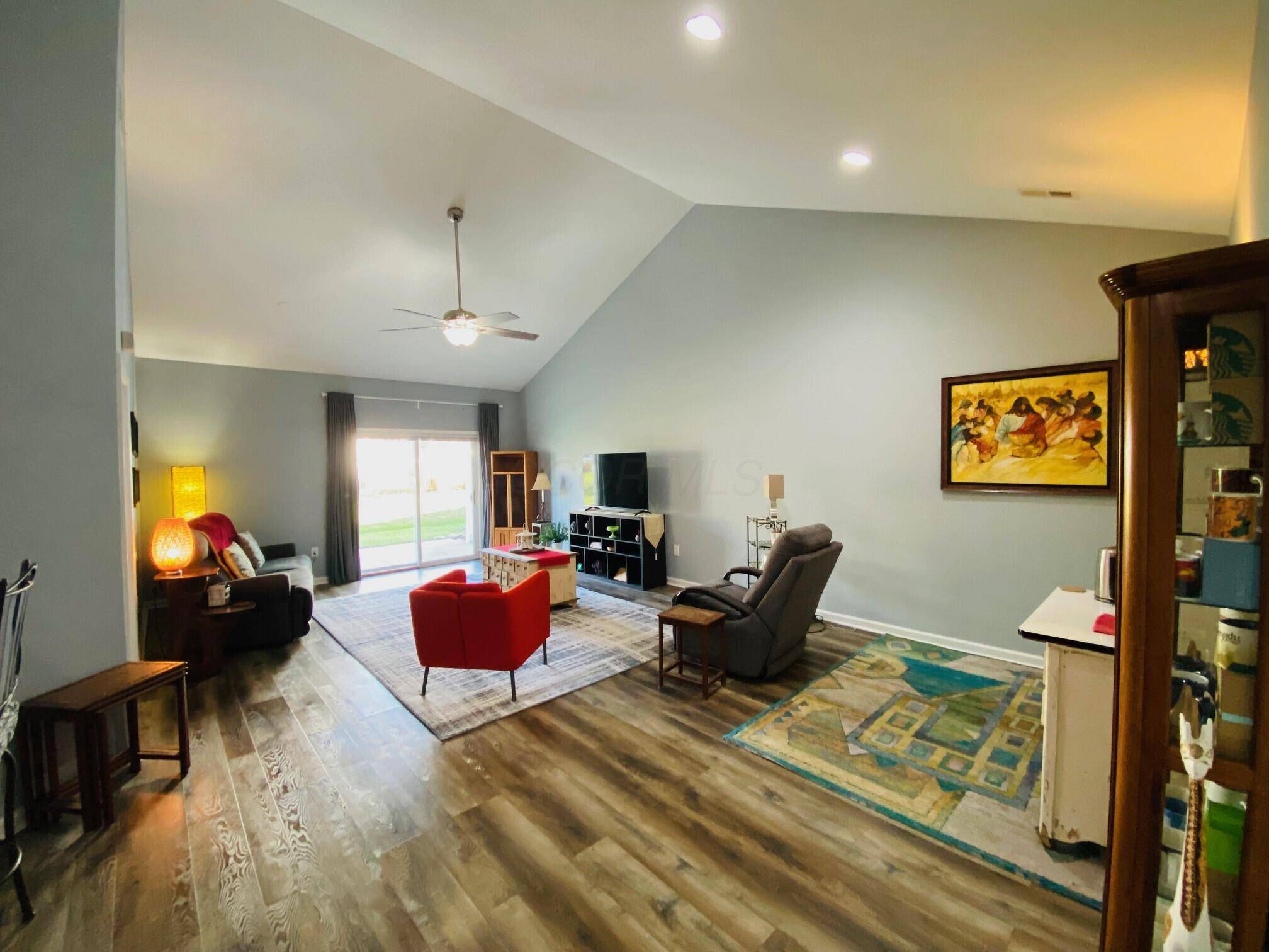 Grove City, OH 43123,4353 Parkway Centre Drive #31