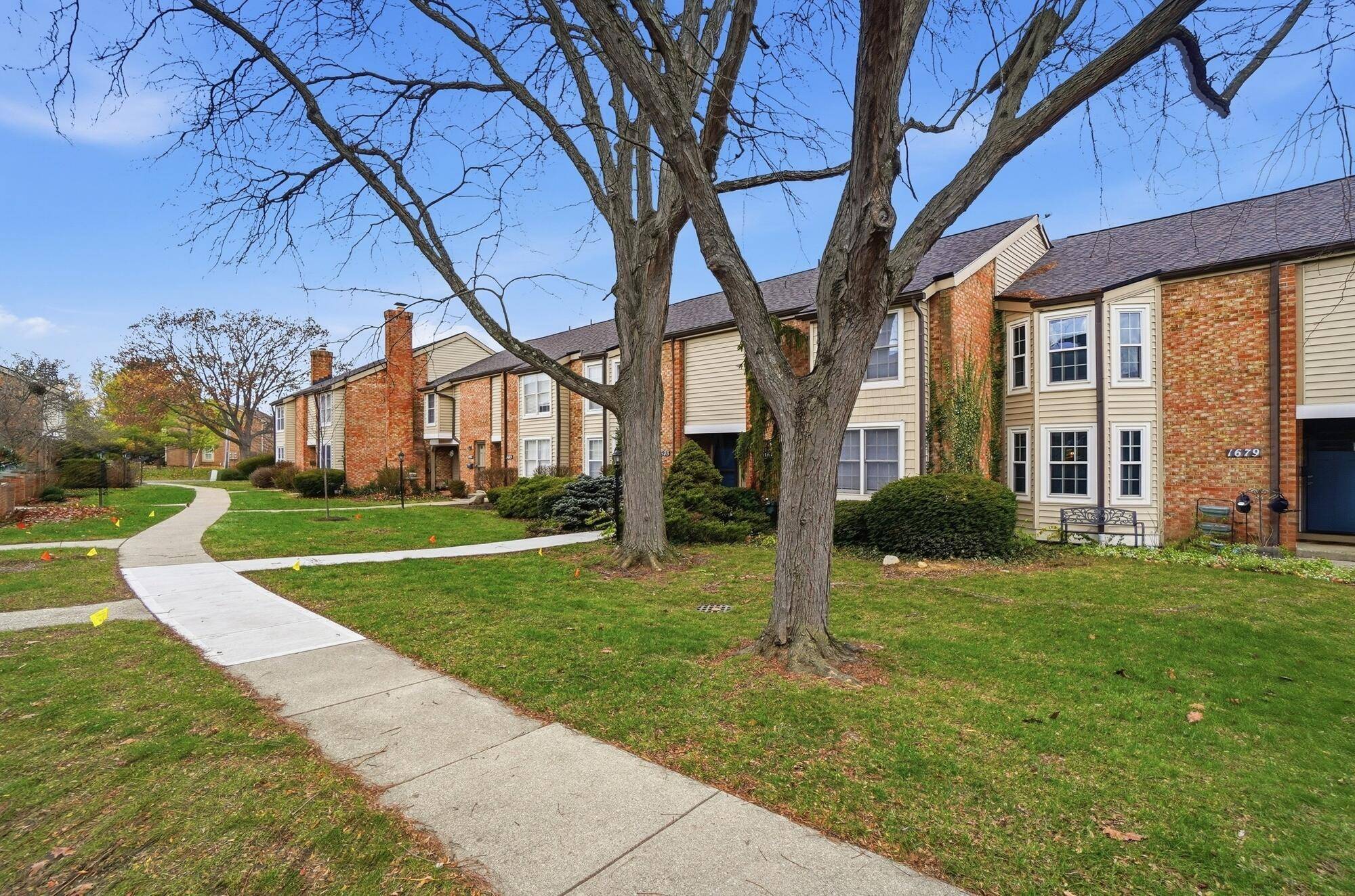 Columbus, OH 43220,1683 Saint Albans Court #22-83