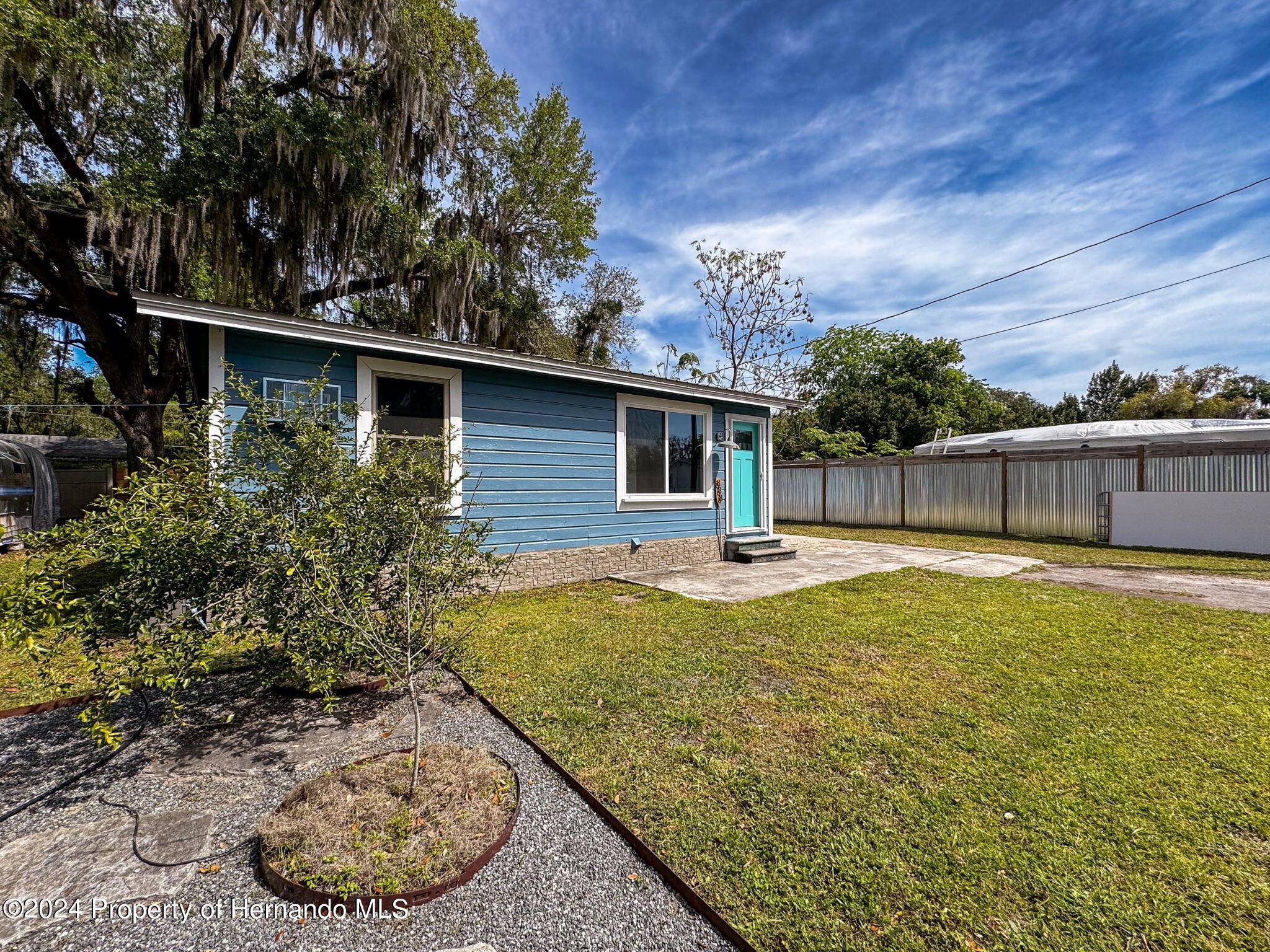 Lake Panasoffkee, FL 33538,888 CR 482A