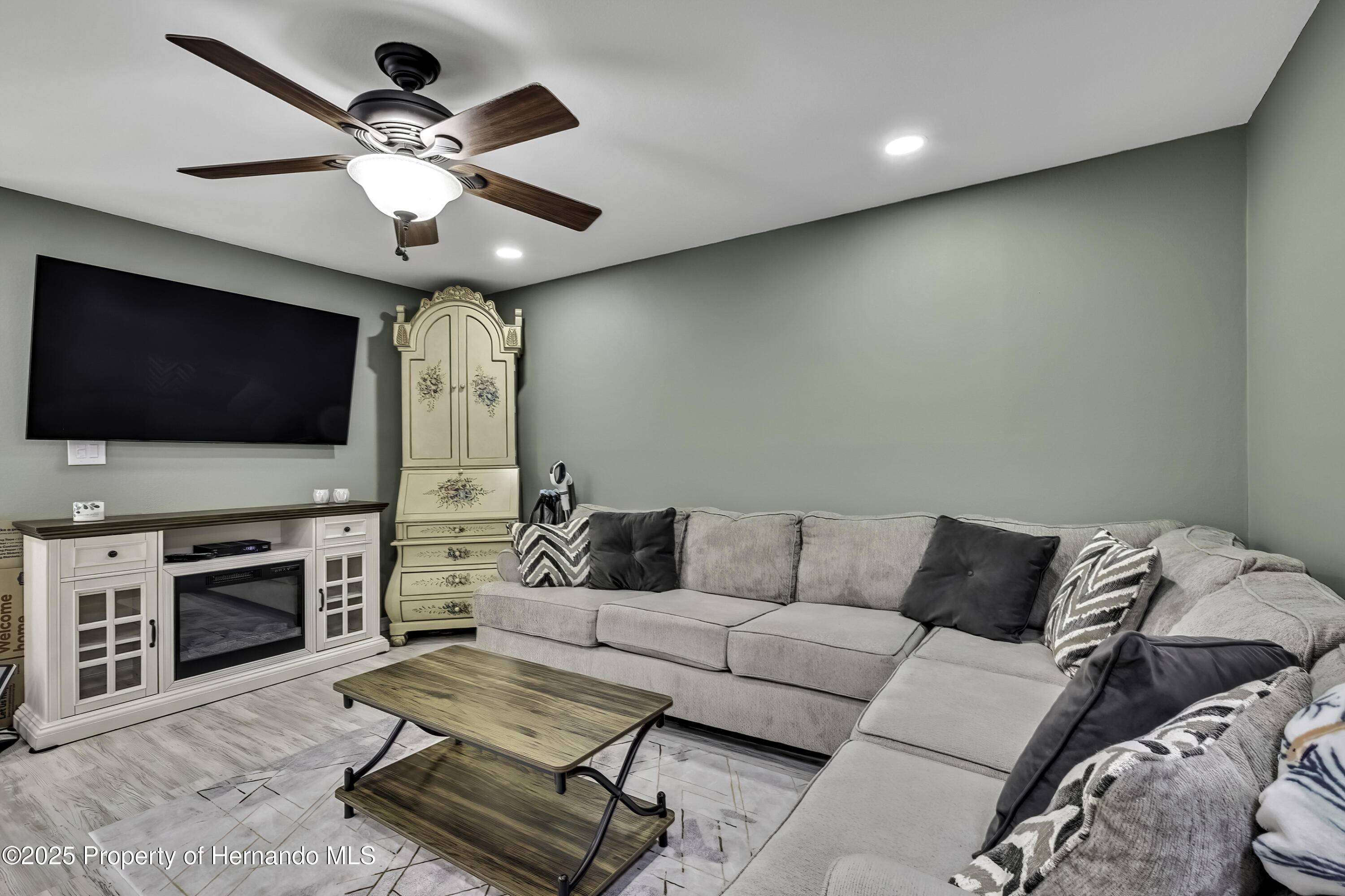 Spring Hill, FL 34606,6395 pinestand Court