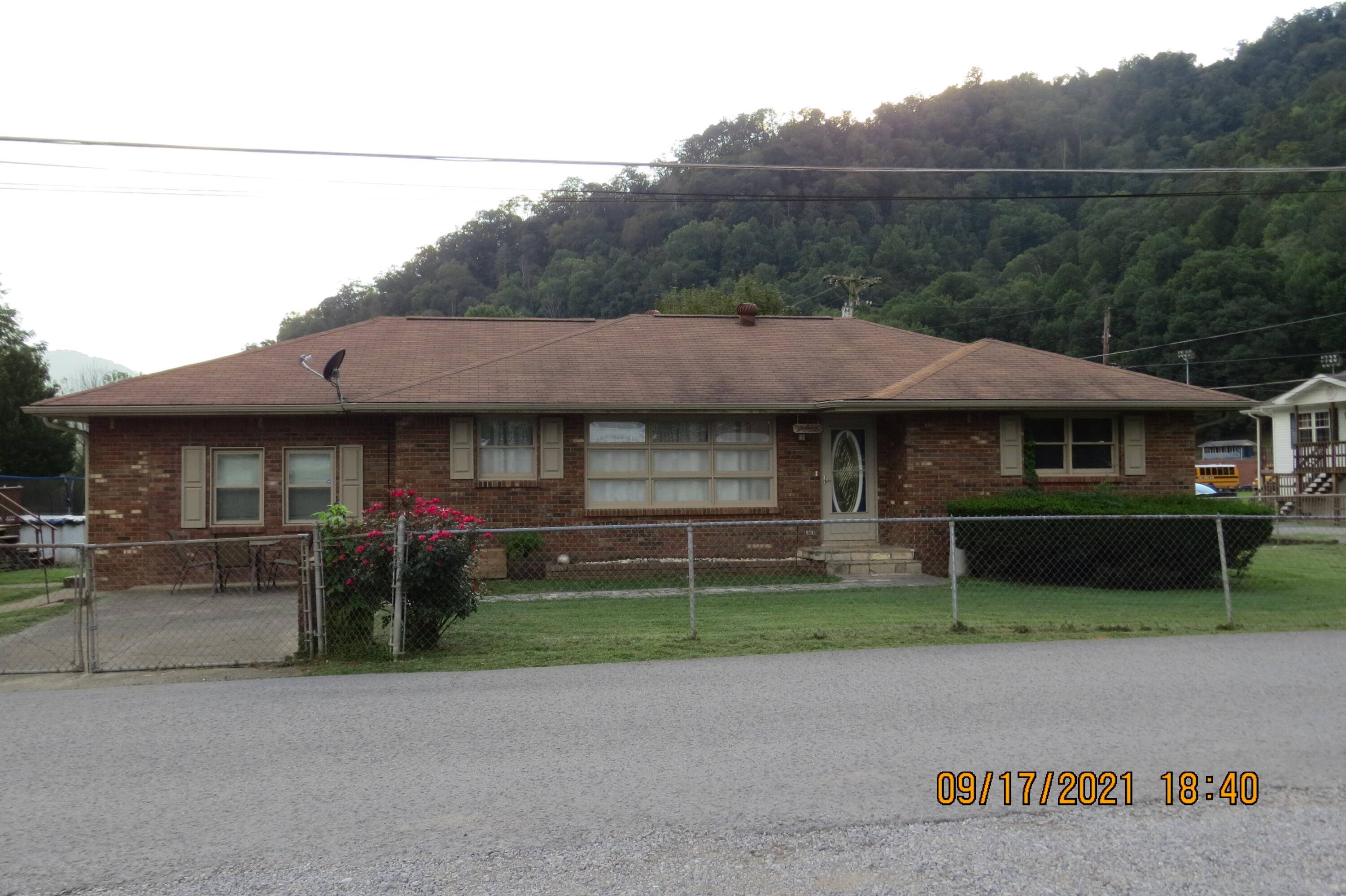 Evarts, KY 40828,121 Walnut St