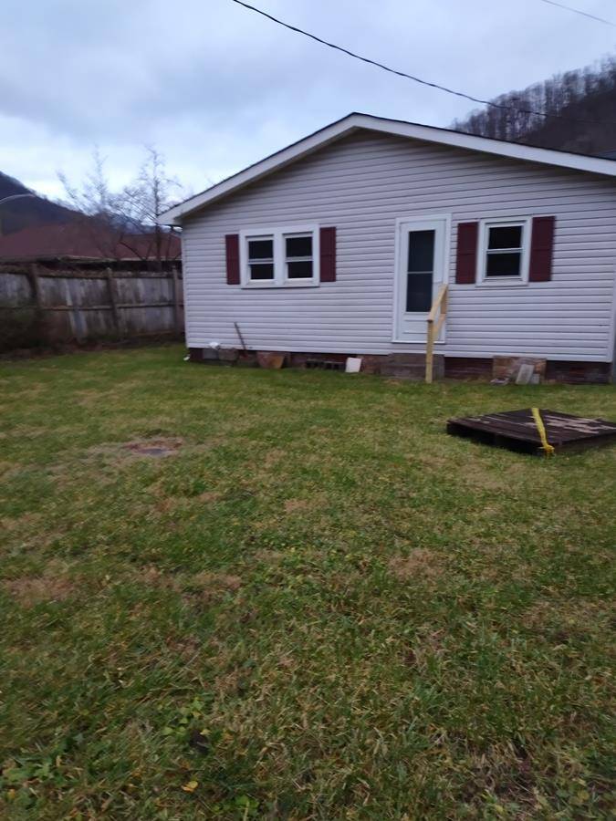 Evarts, KY 40828,115 Harlan Street