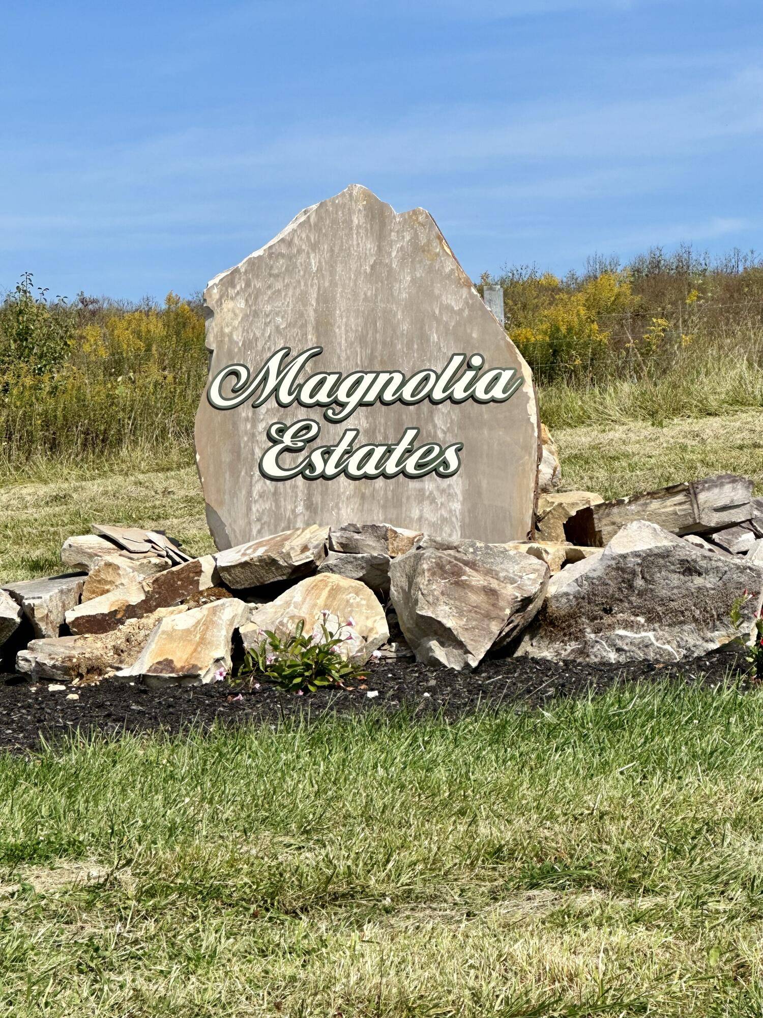 East Bernstadt, KY 40729,42 Wolf Bend