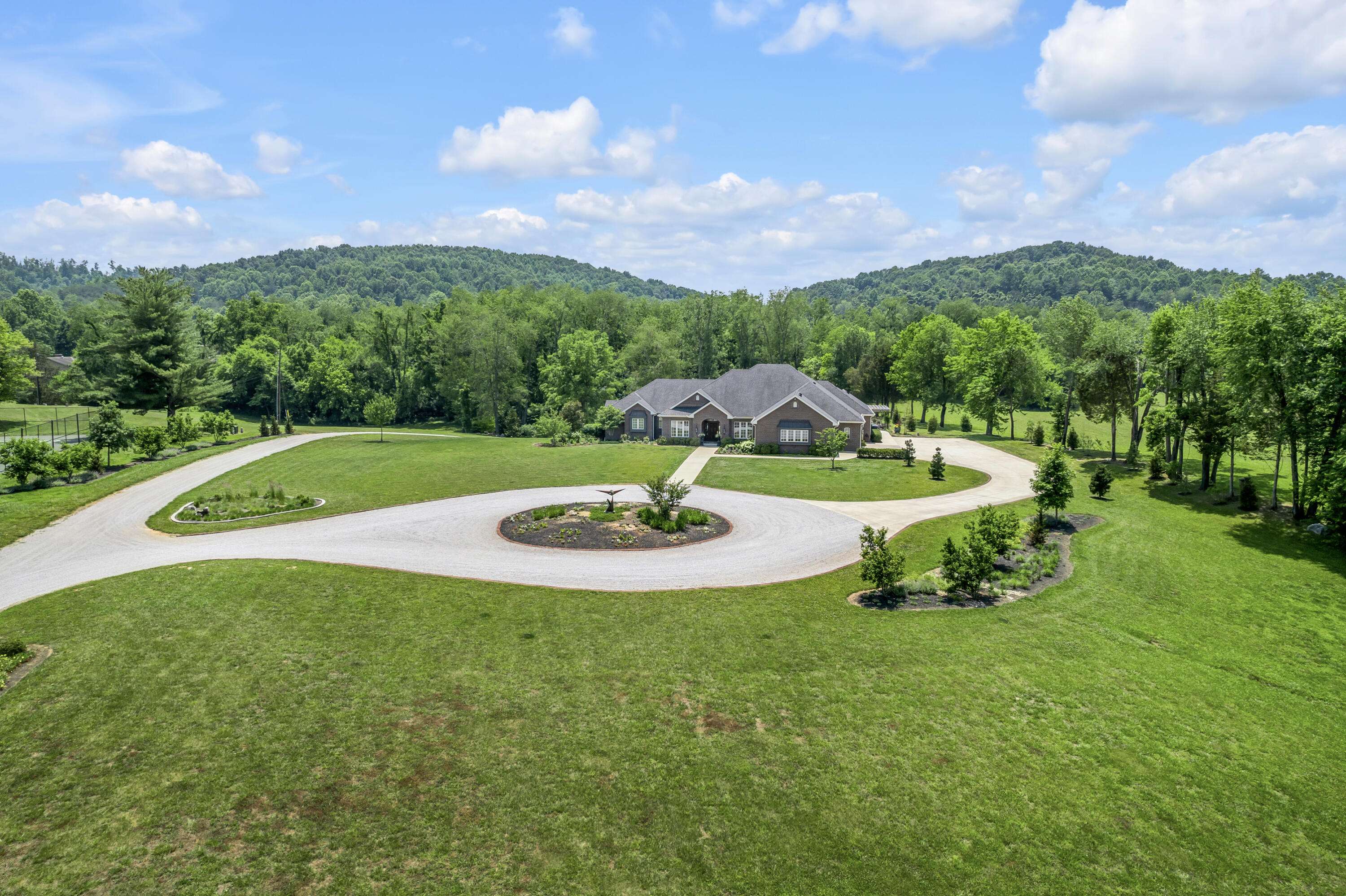 Somerset, KY 42501,270 Hillandale Court