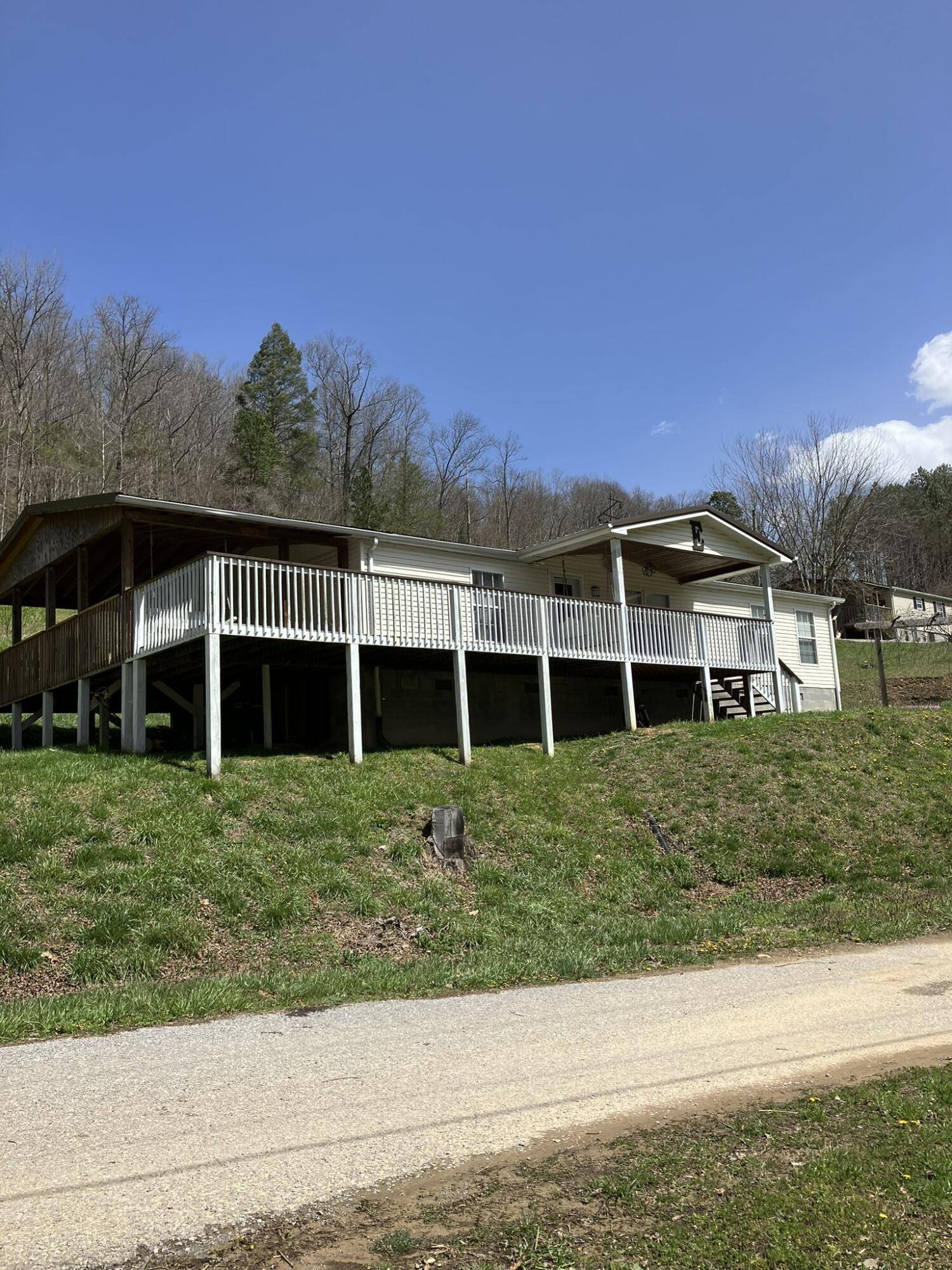 Evarts, KY 40828,175 Tom Coal Road