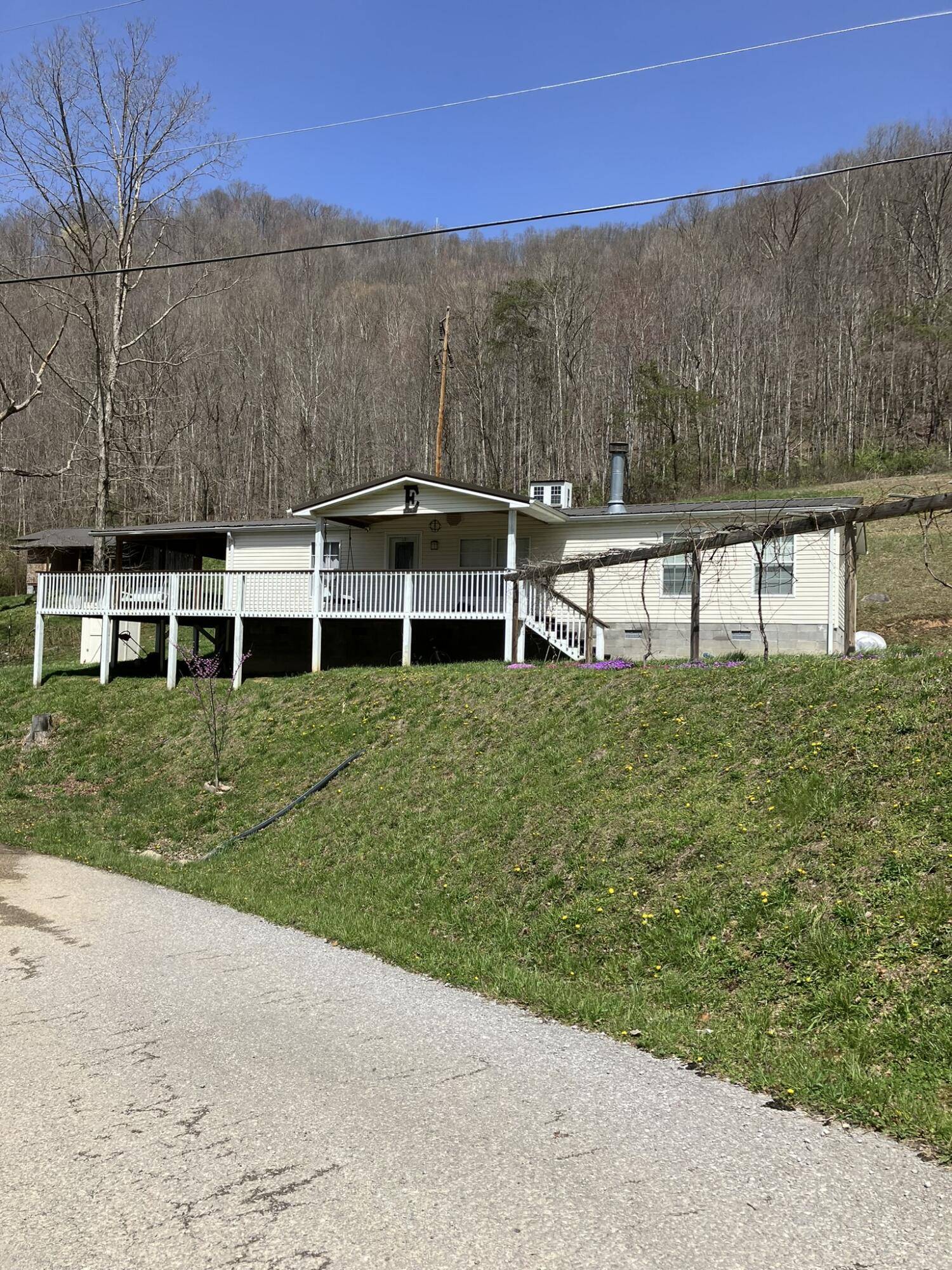 Evarts, KY 40828,175 Tom Coal Road