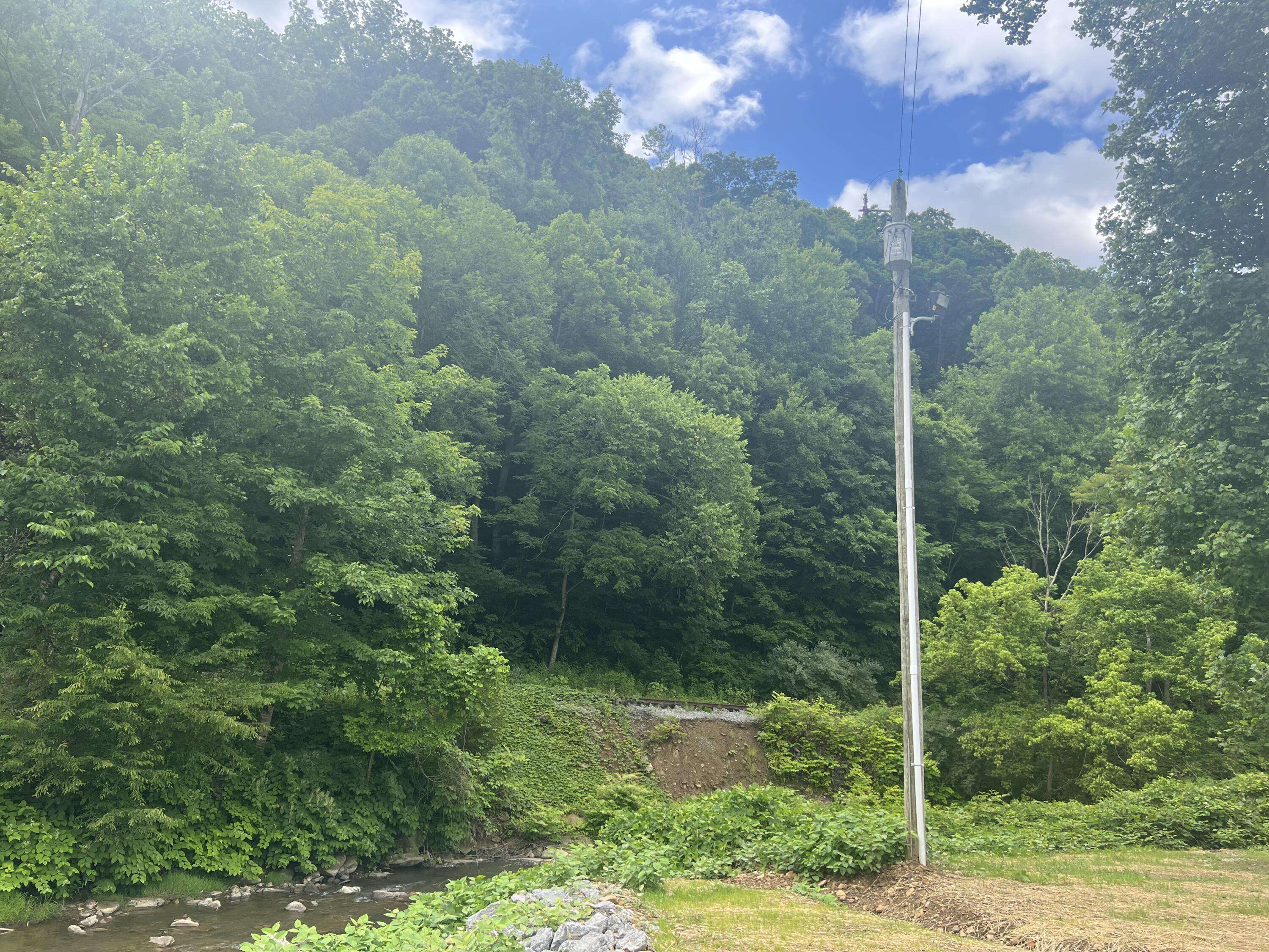 Harlan, KY 40831,0000 Walnut Lane