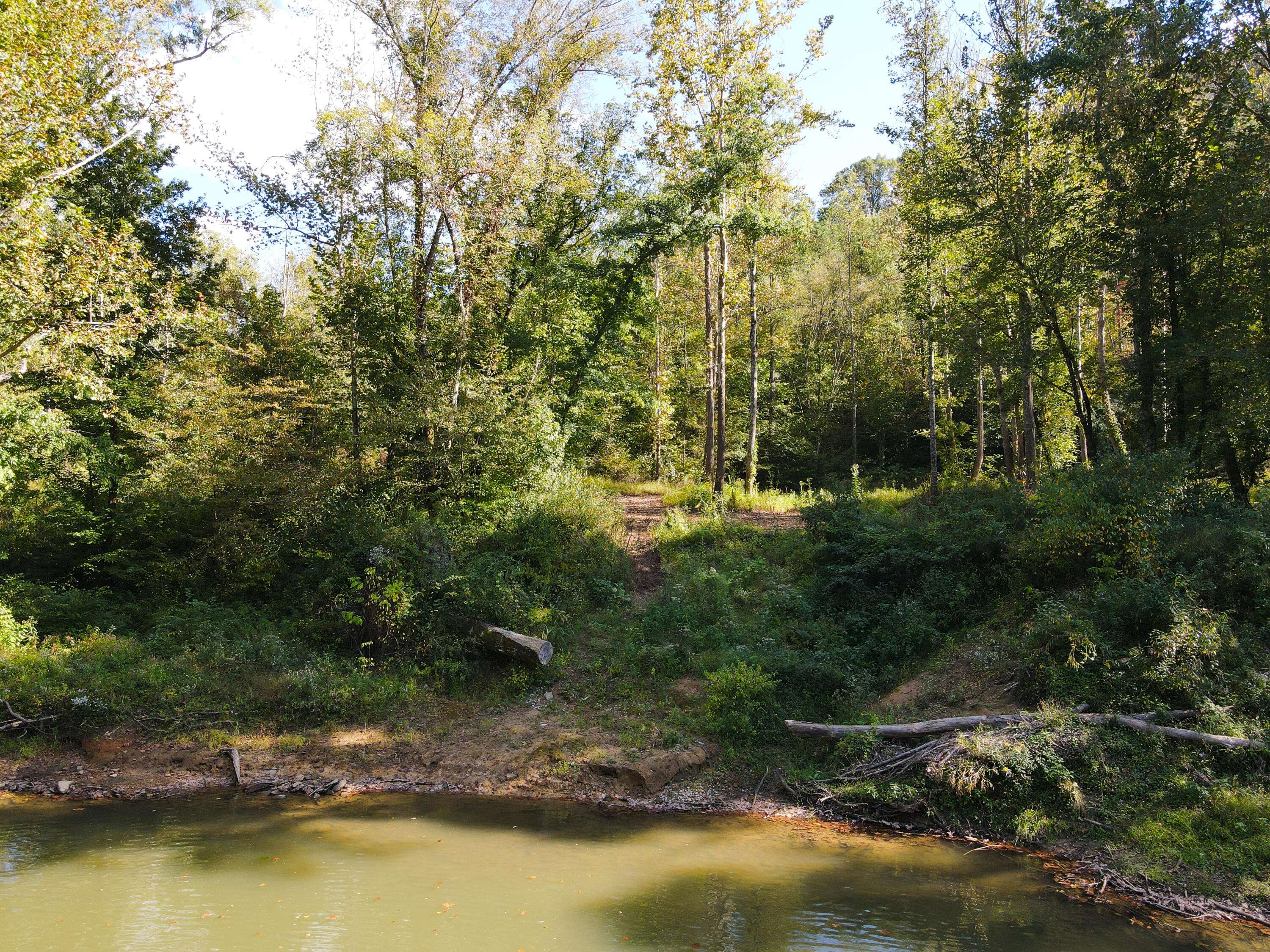 East Bernstadt, KY 40729,124 L Gabbard Road