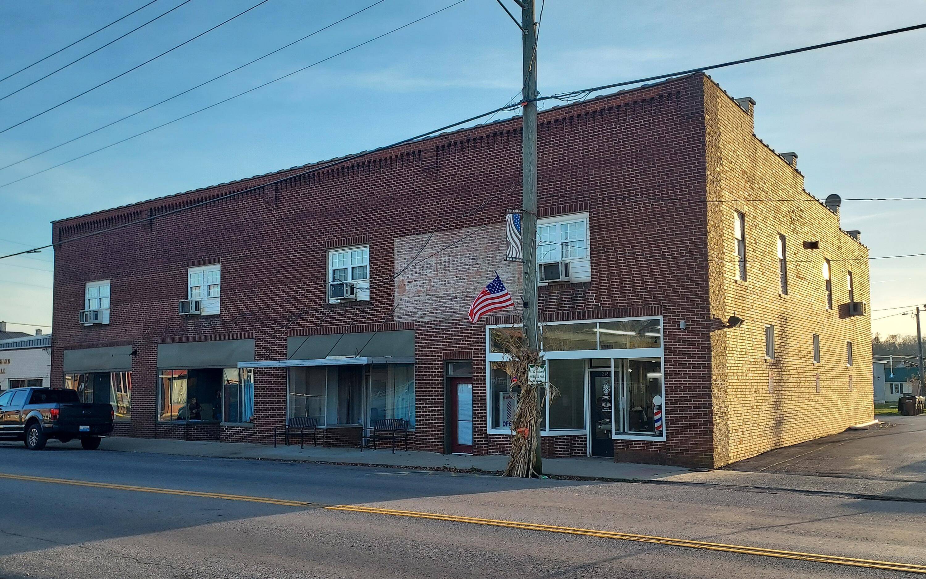 Crab Orchard, KY 40419,220 Main Street