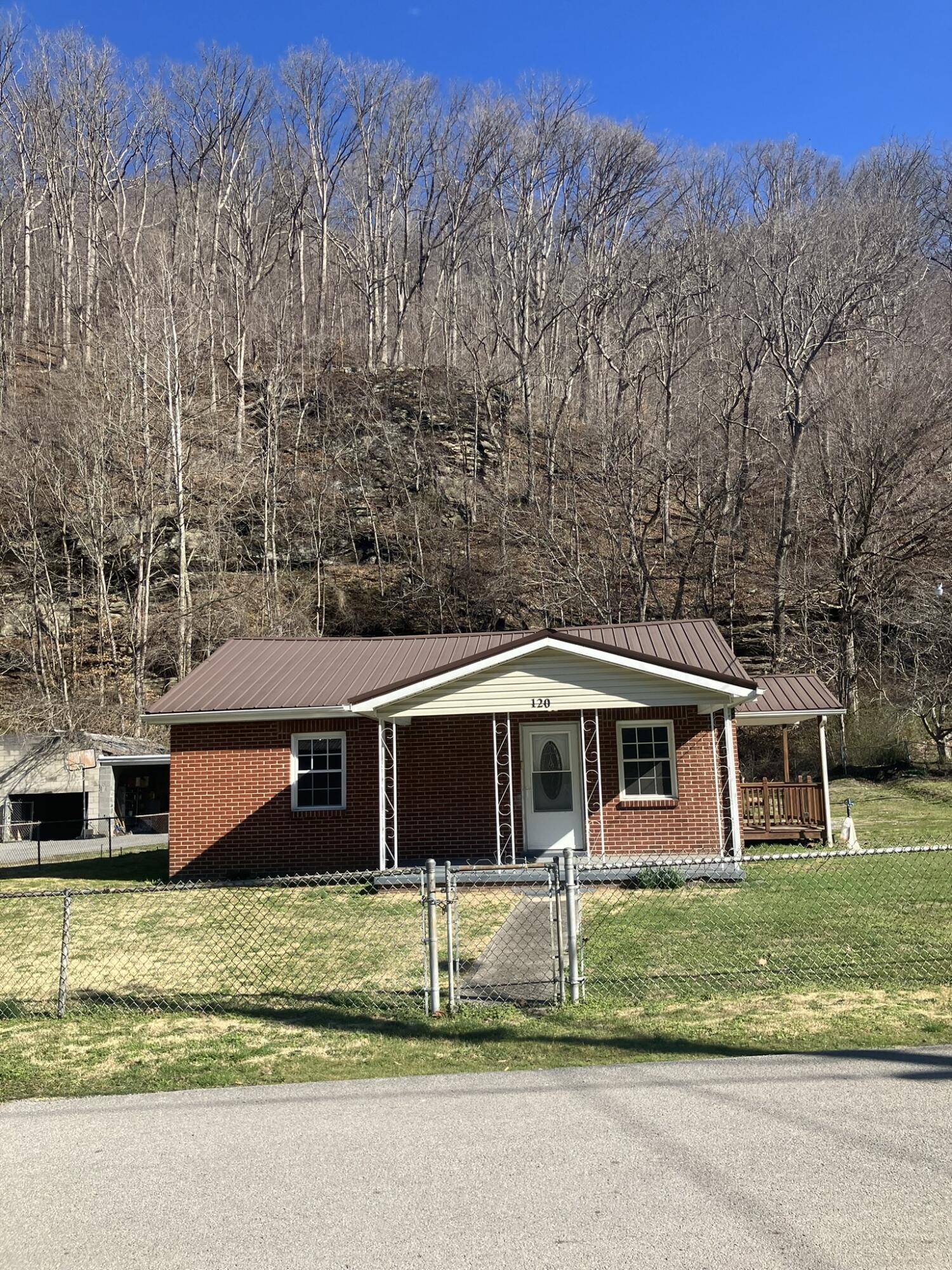 Evarts, KY 40828,120 McCoy Street