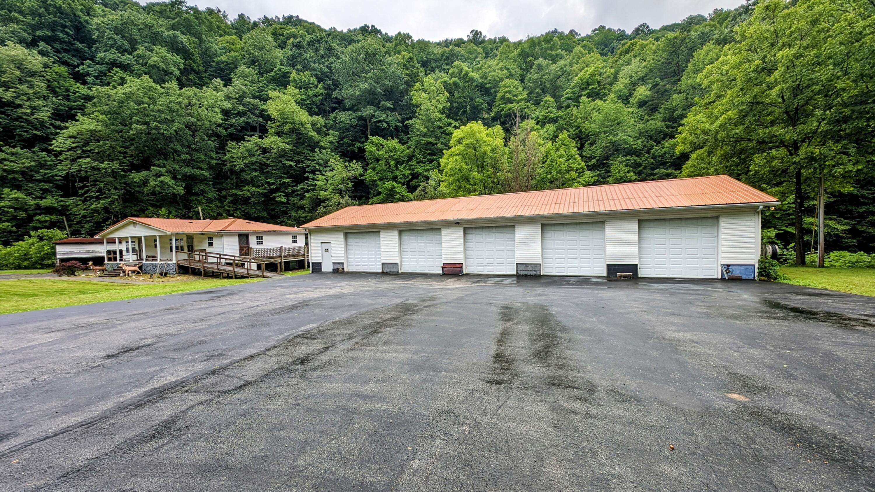 Bledsoe, KY 40810,9457 highway 421