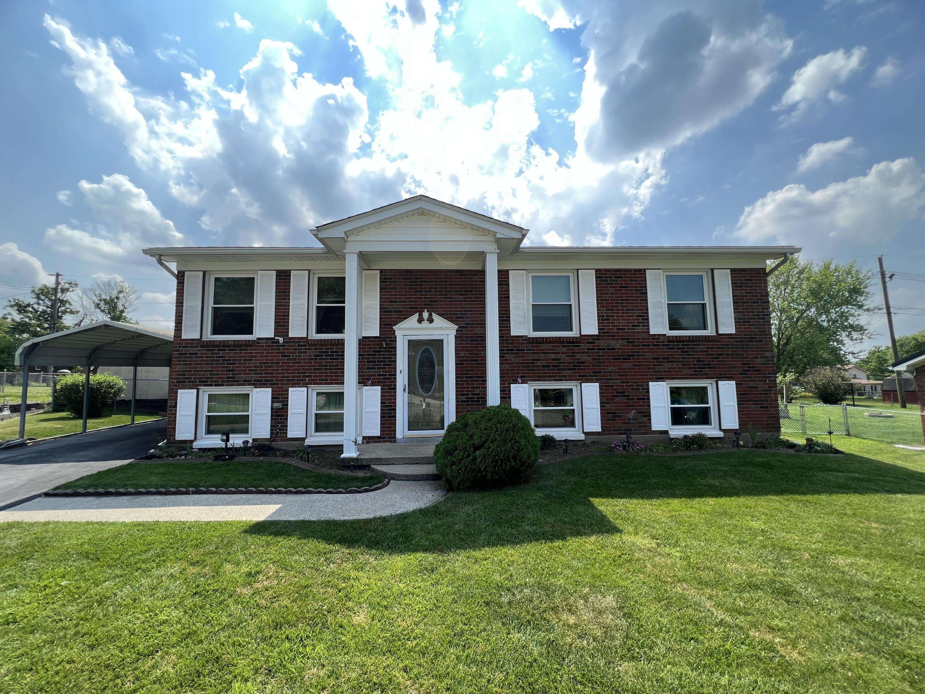 Winchester, KY 40391,27 Cherokee Court