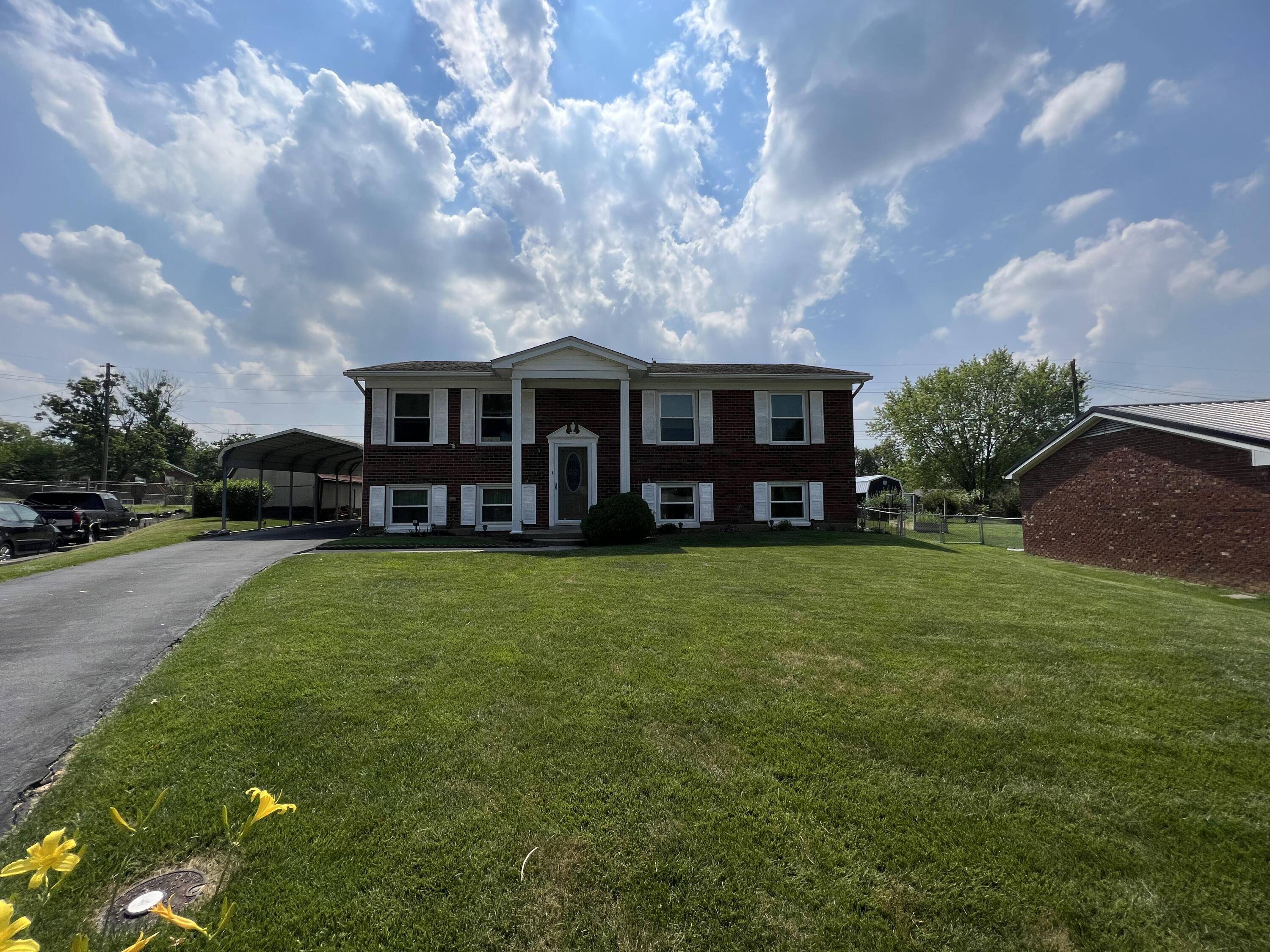 Winchester, KY 40391,27 Cherokee Court