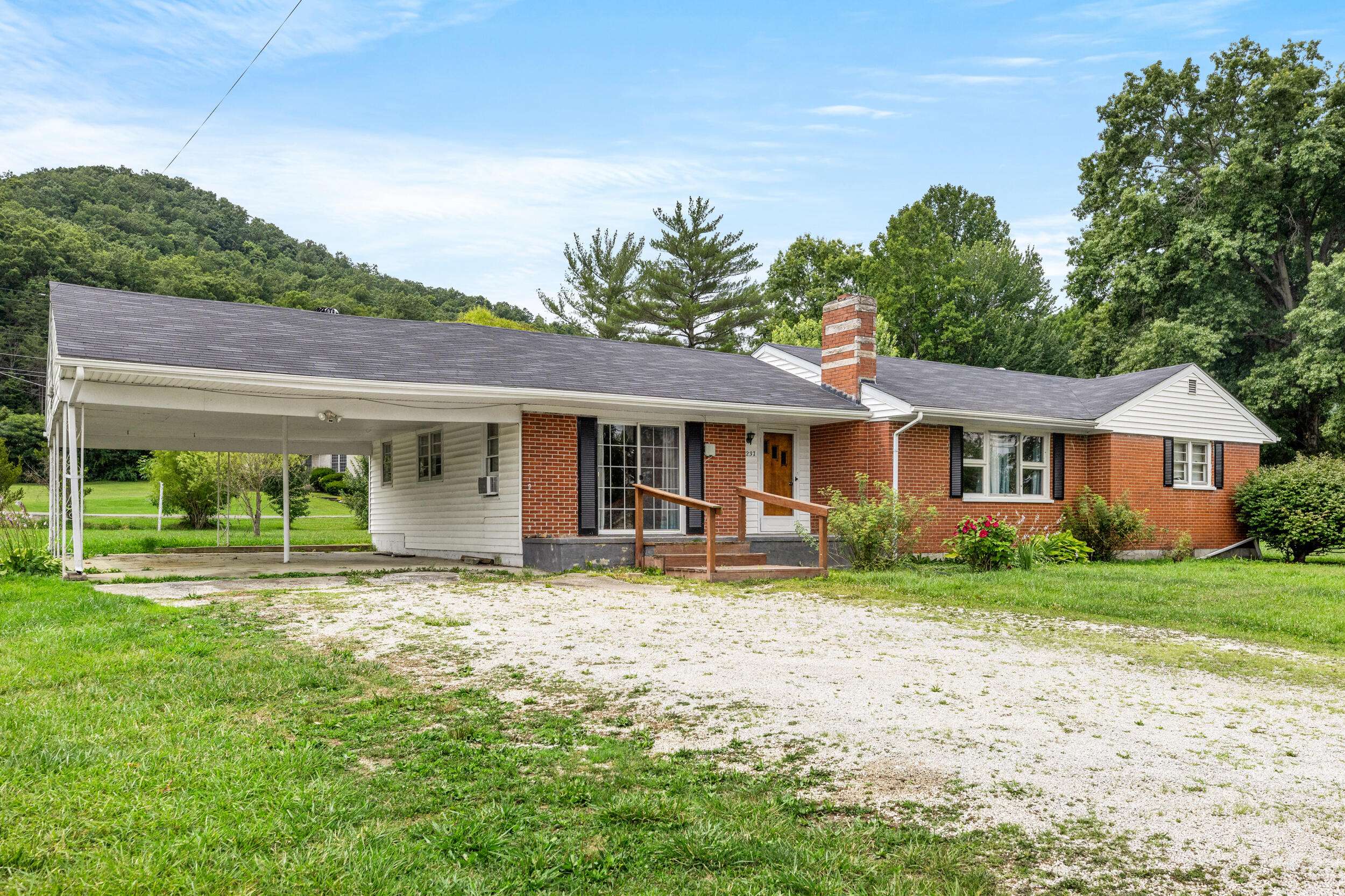 Stanton, KY 40380,1237 East College Avenue