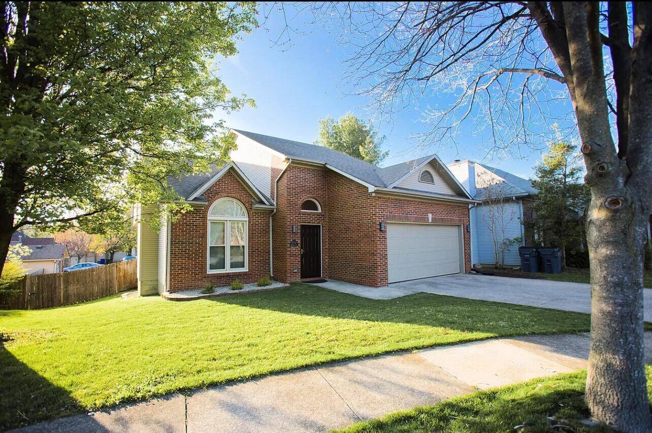 Lexington, KY 40513,3573 Robinhill Way