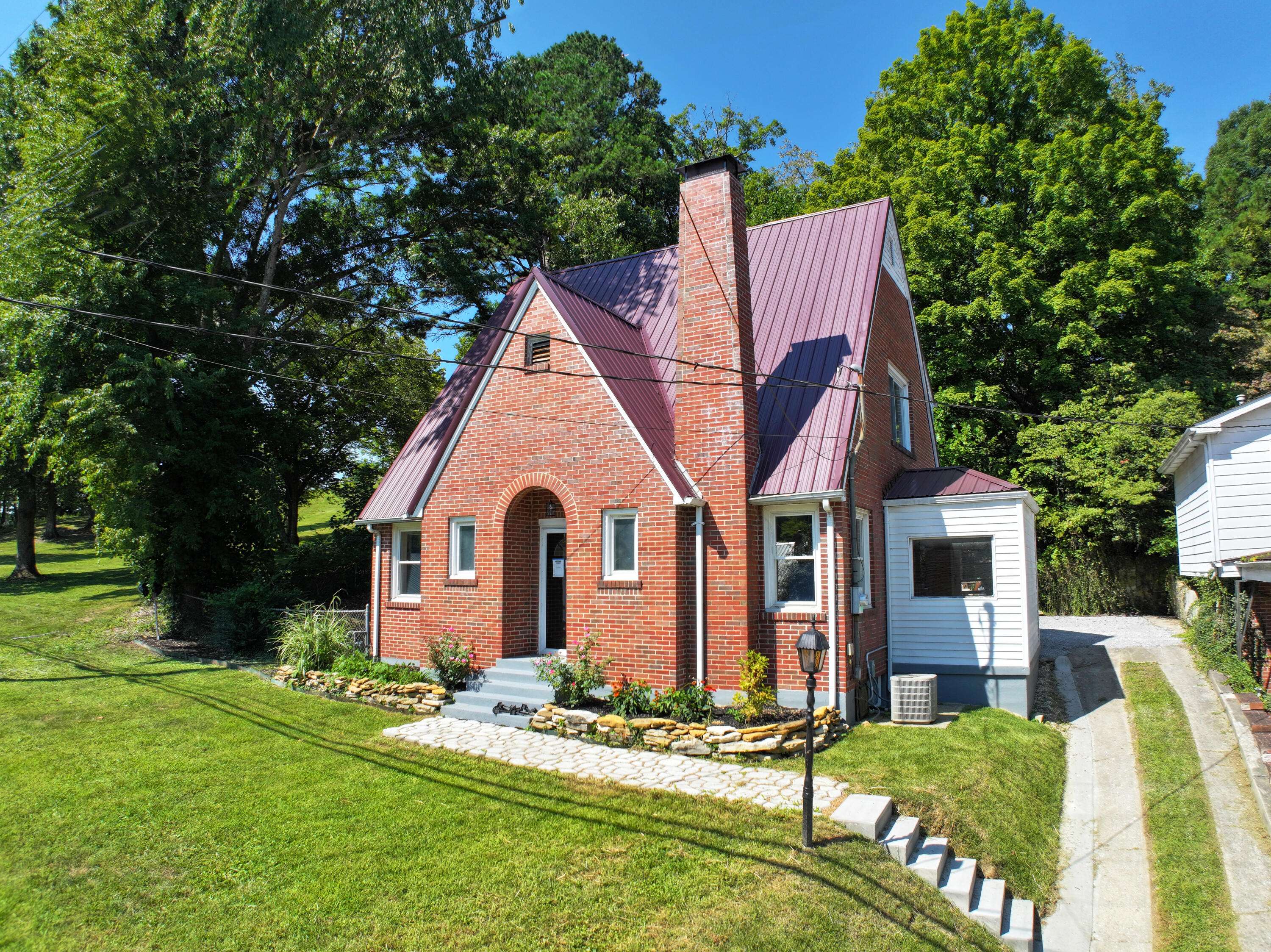 Irvine, KY 40336,291 Main Street