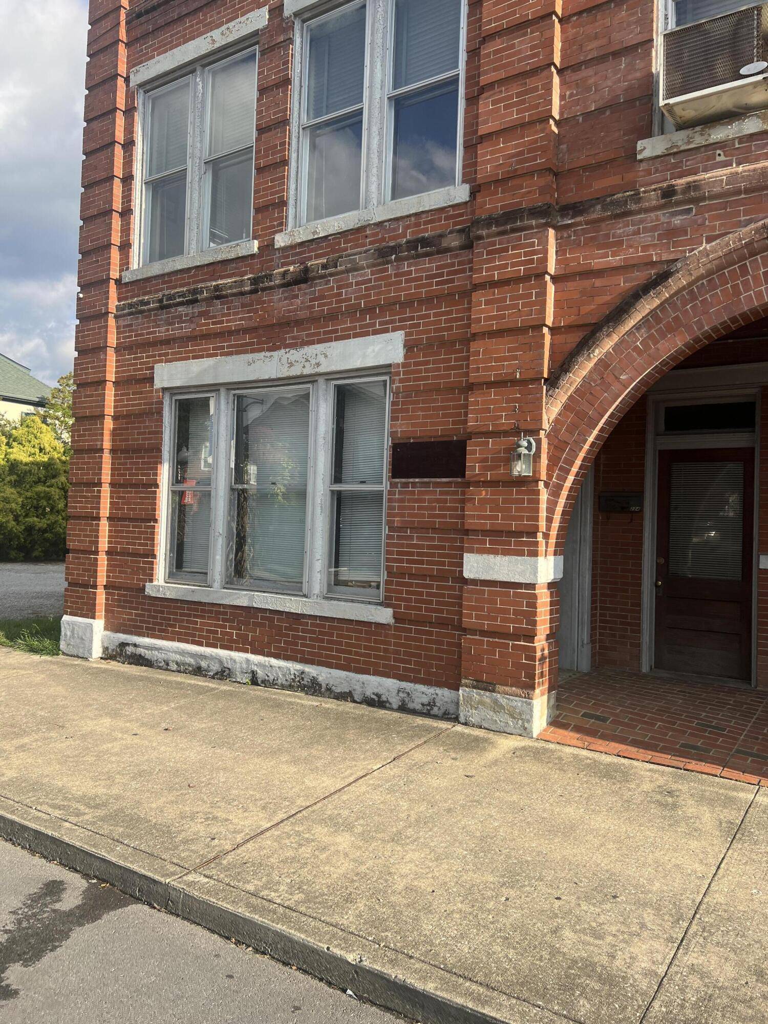 Barbourville, KY 40906,222 Knox Street