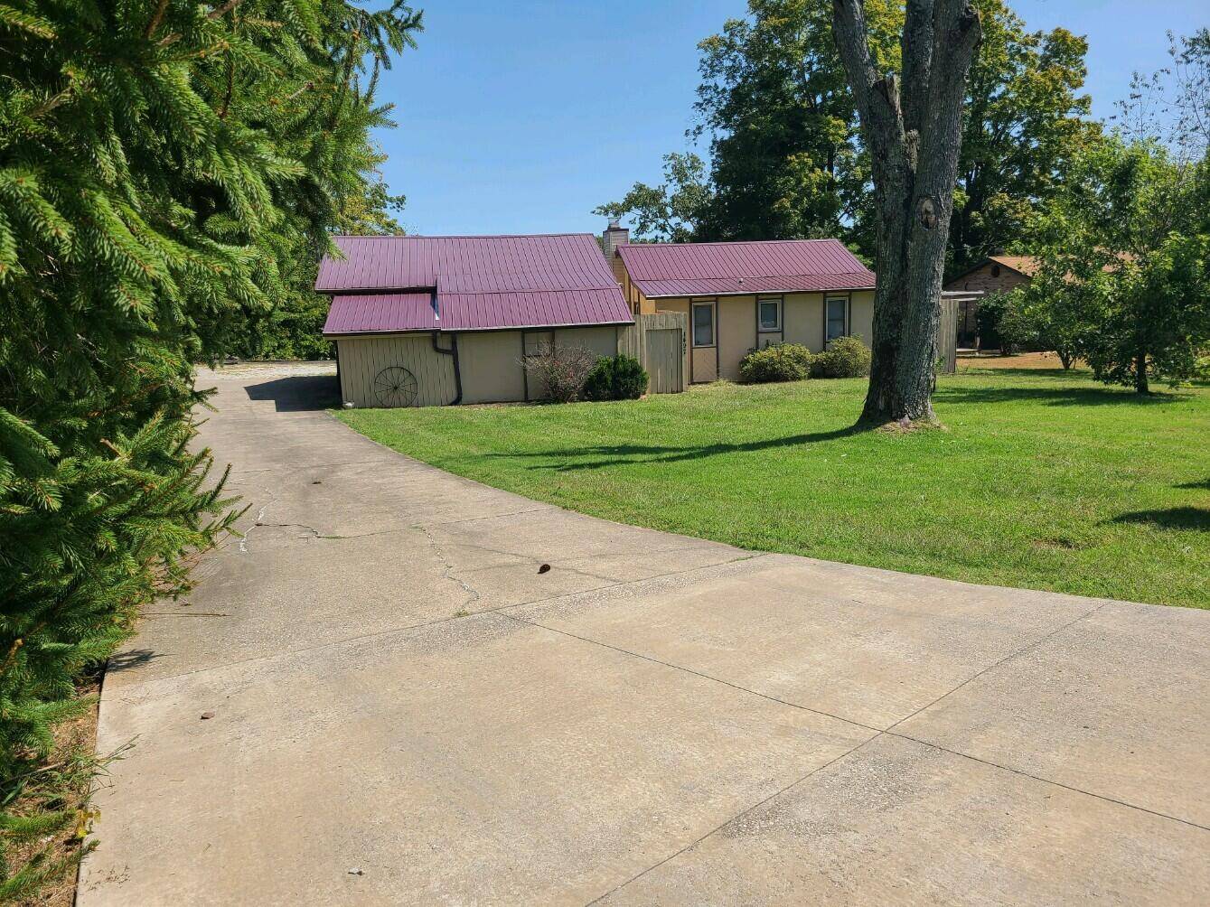 Bronston, KY 42518,1497 Hwy 790