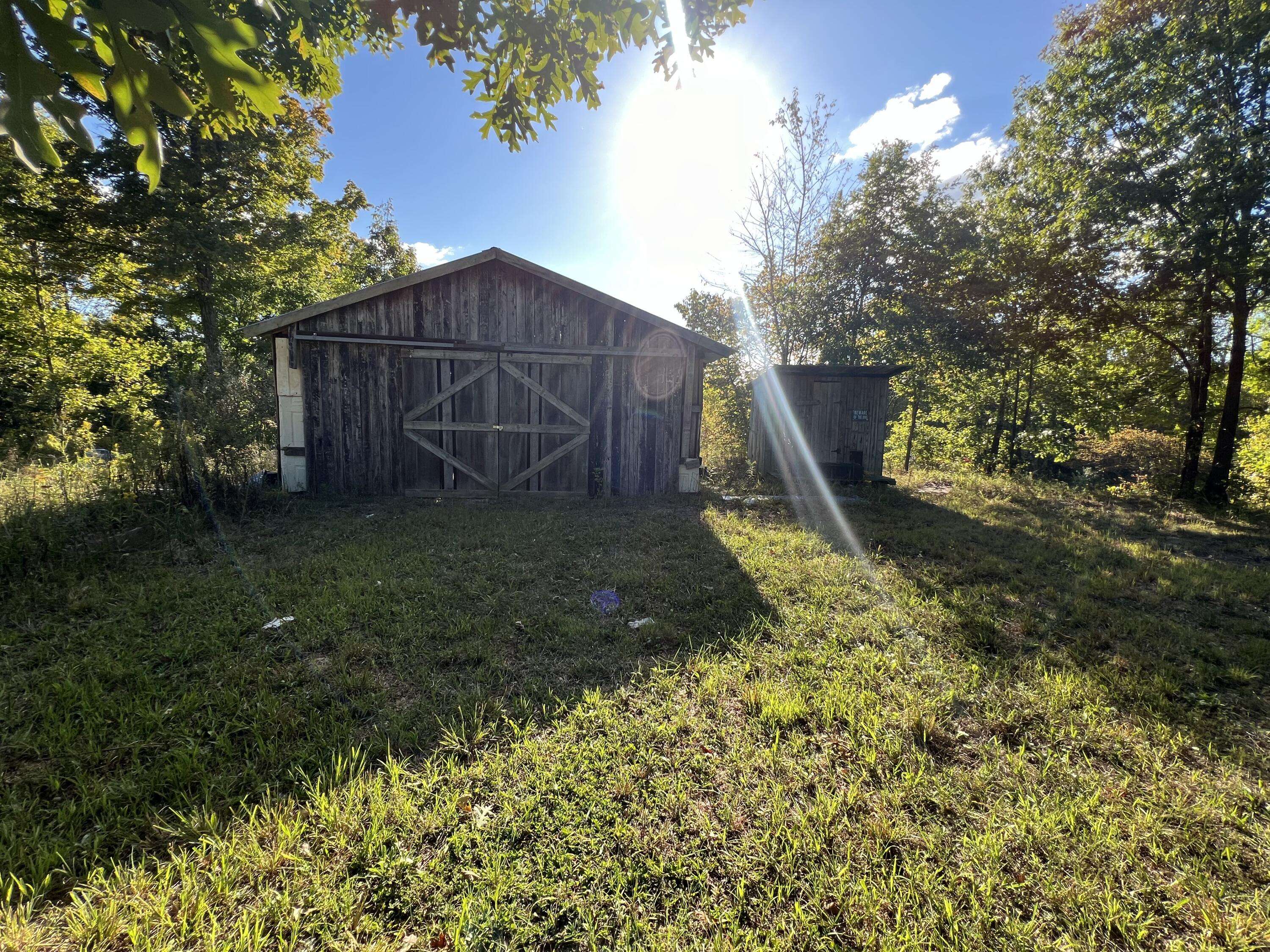 Crab Orchard, KY 40419,775 Jim Weaver Road