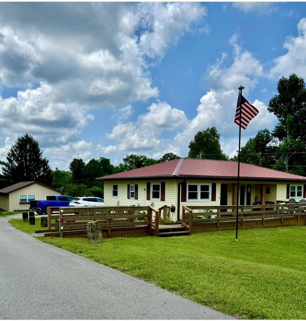 Stearns, KY 42647,100 Fordie Coffey Road