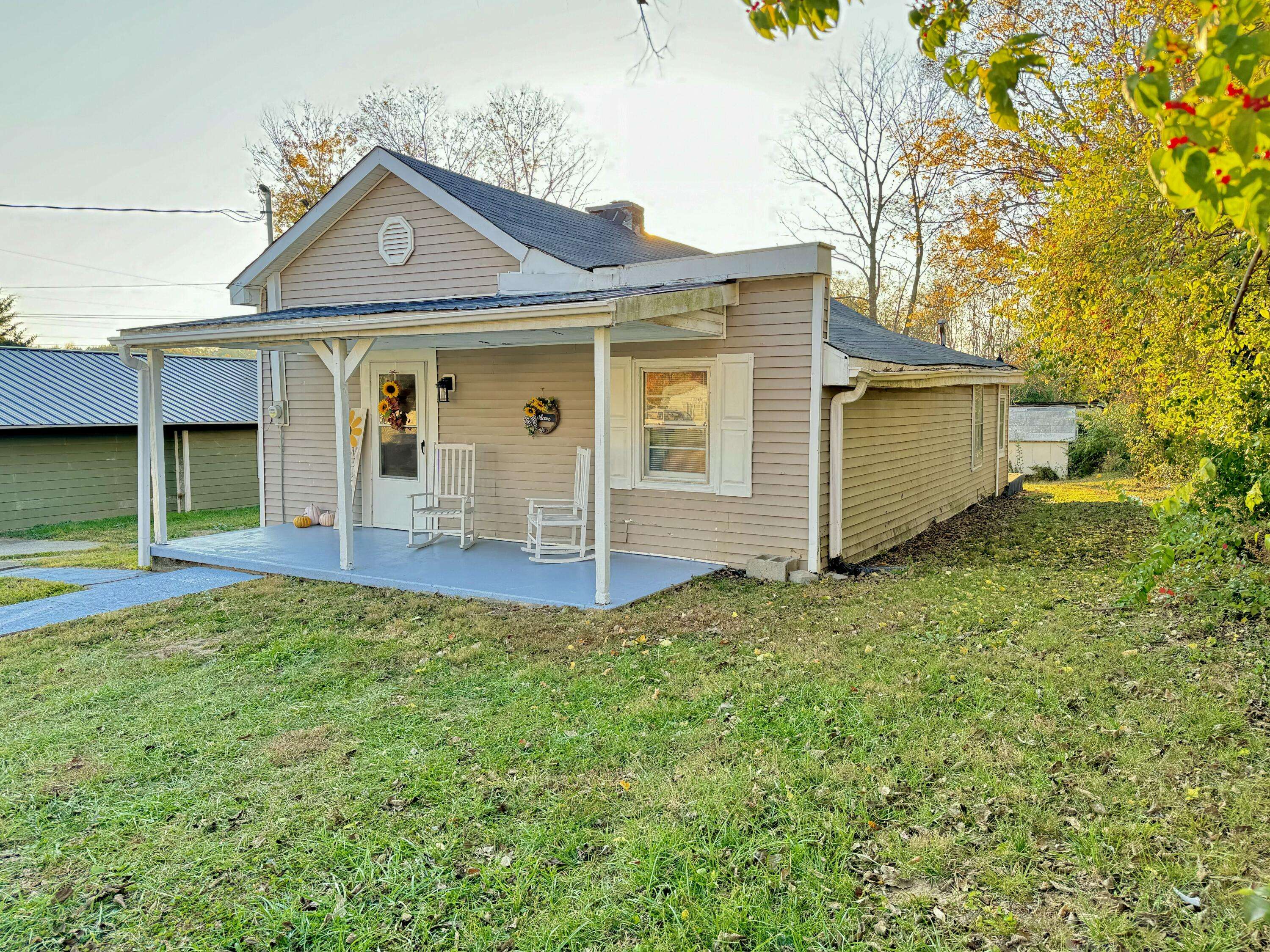 Stanford, KY 40484,102 Darst Street