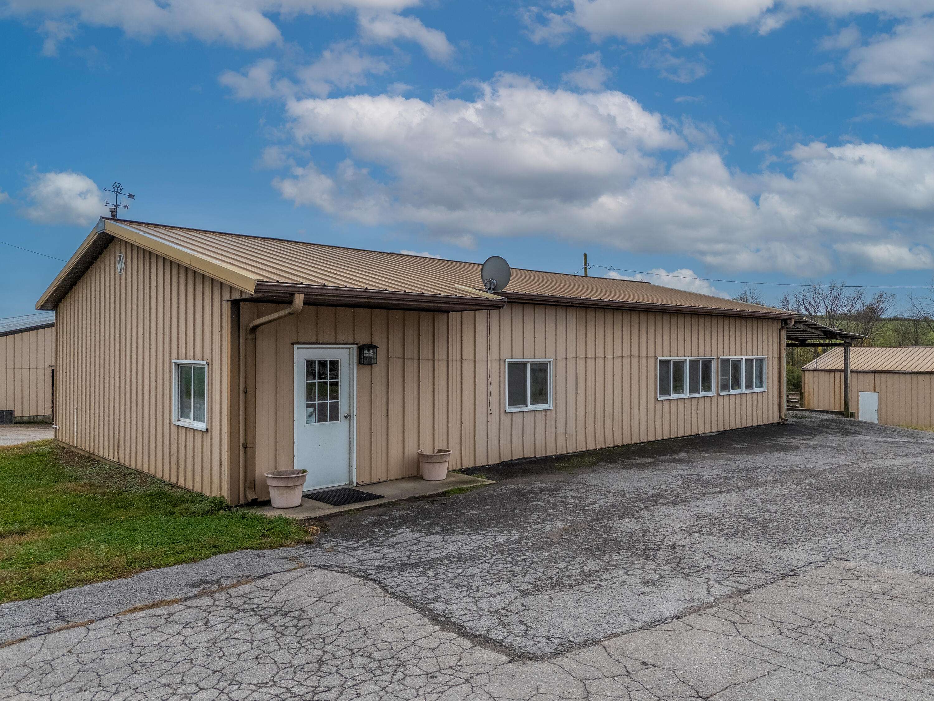 Flemingsburg, KY 41041,353 Helena Road