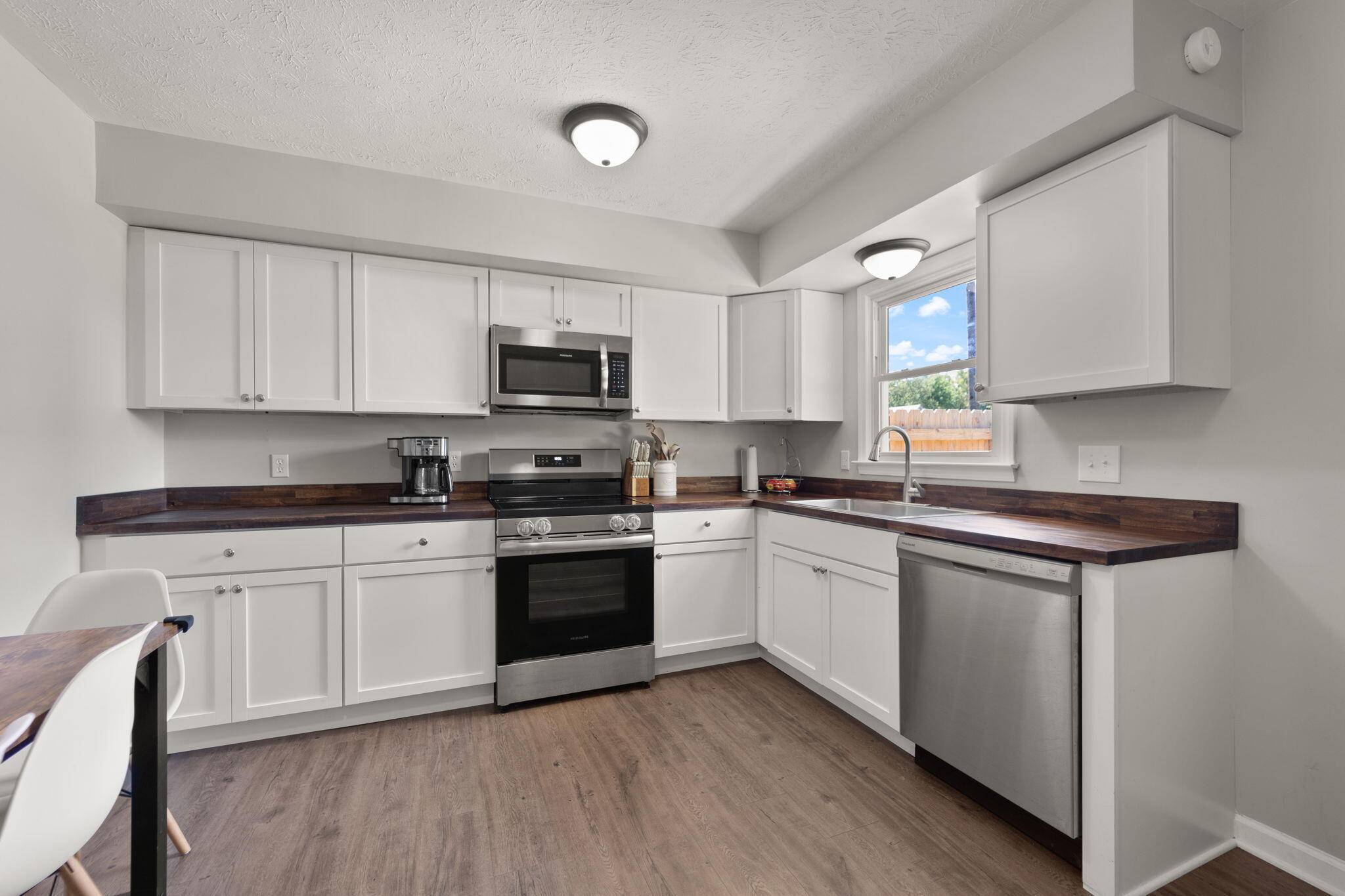 Versailles, KY 40383,312 Dunroven Road