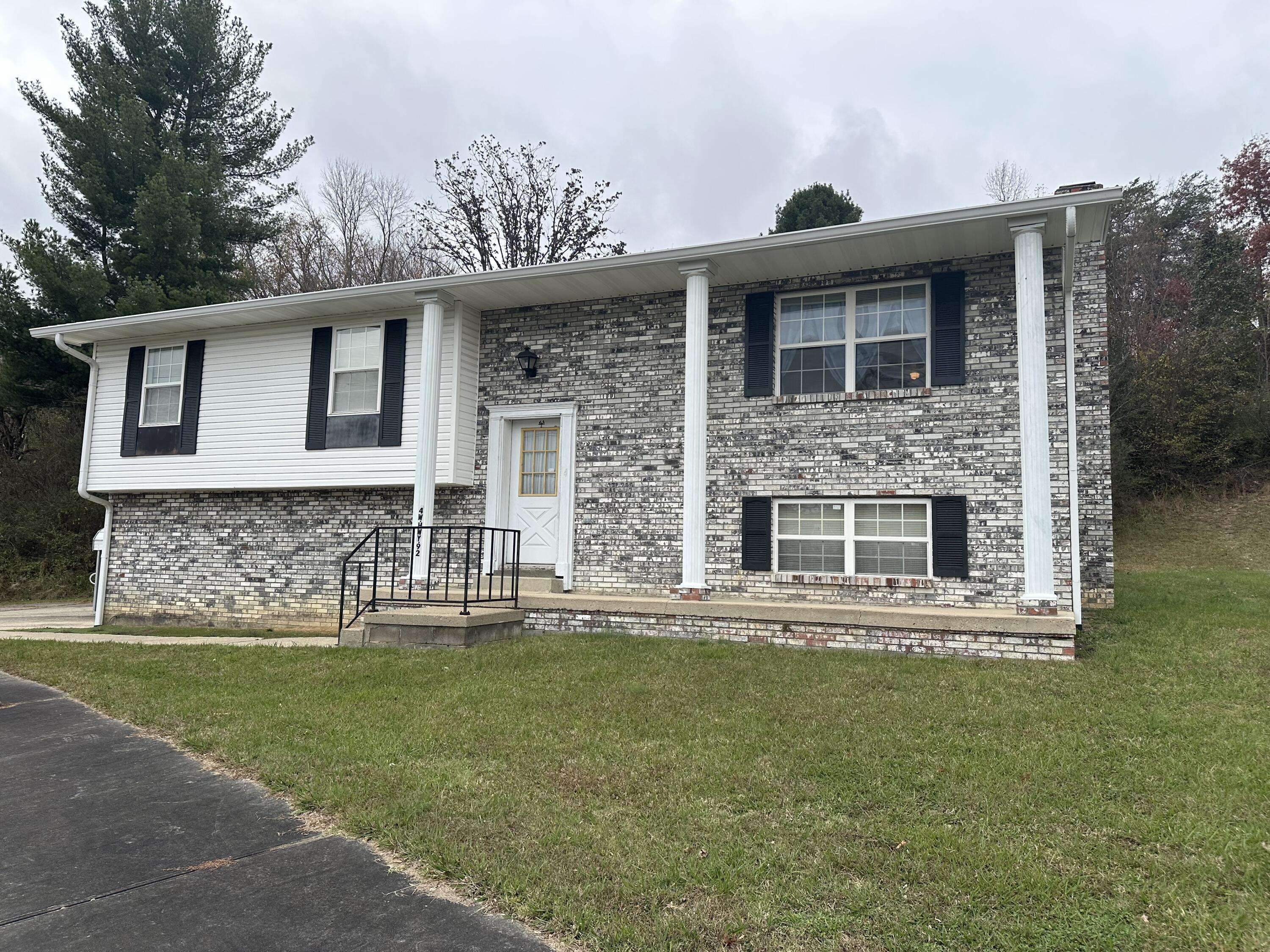 Stearns, KY 42647,4 West 92