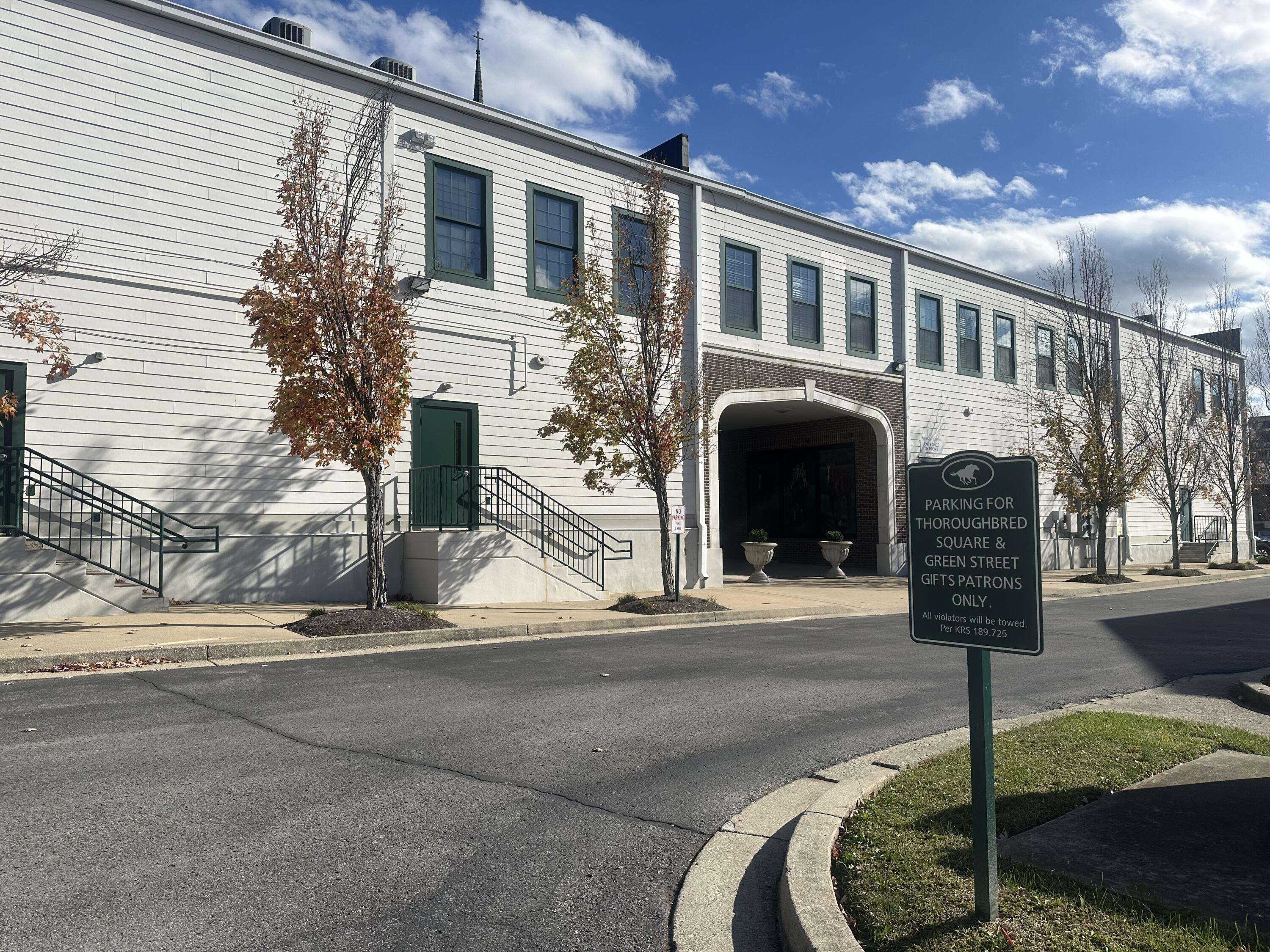 Versailles, KY 40383,201-217 North Main Street #209(F)