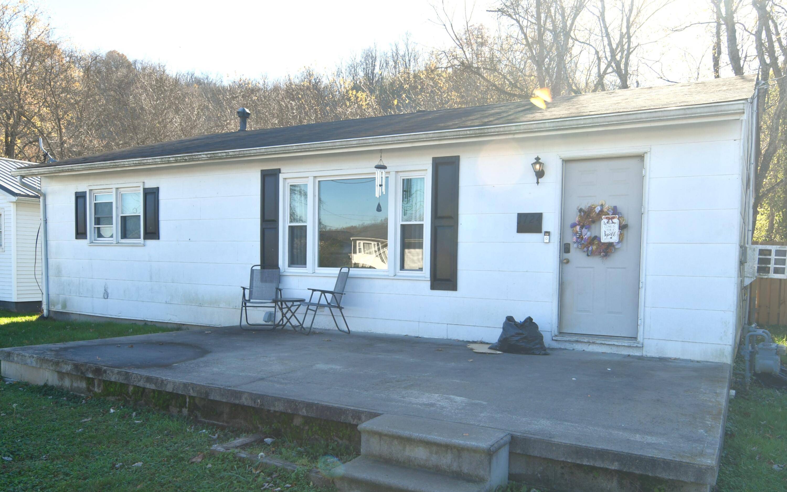 Maysville, KY 41056,1724 Oak Street