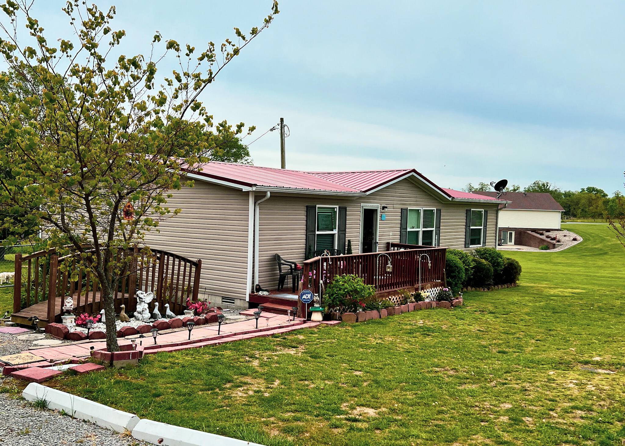 Russell Springs, KY 42642,102 East West Wilson Road