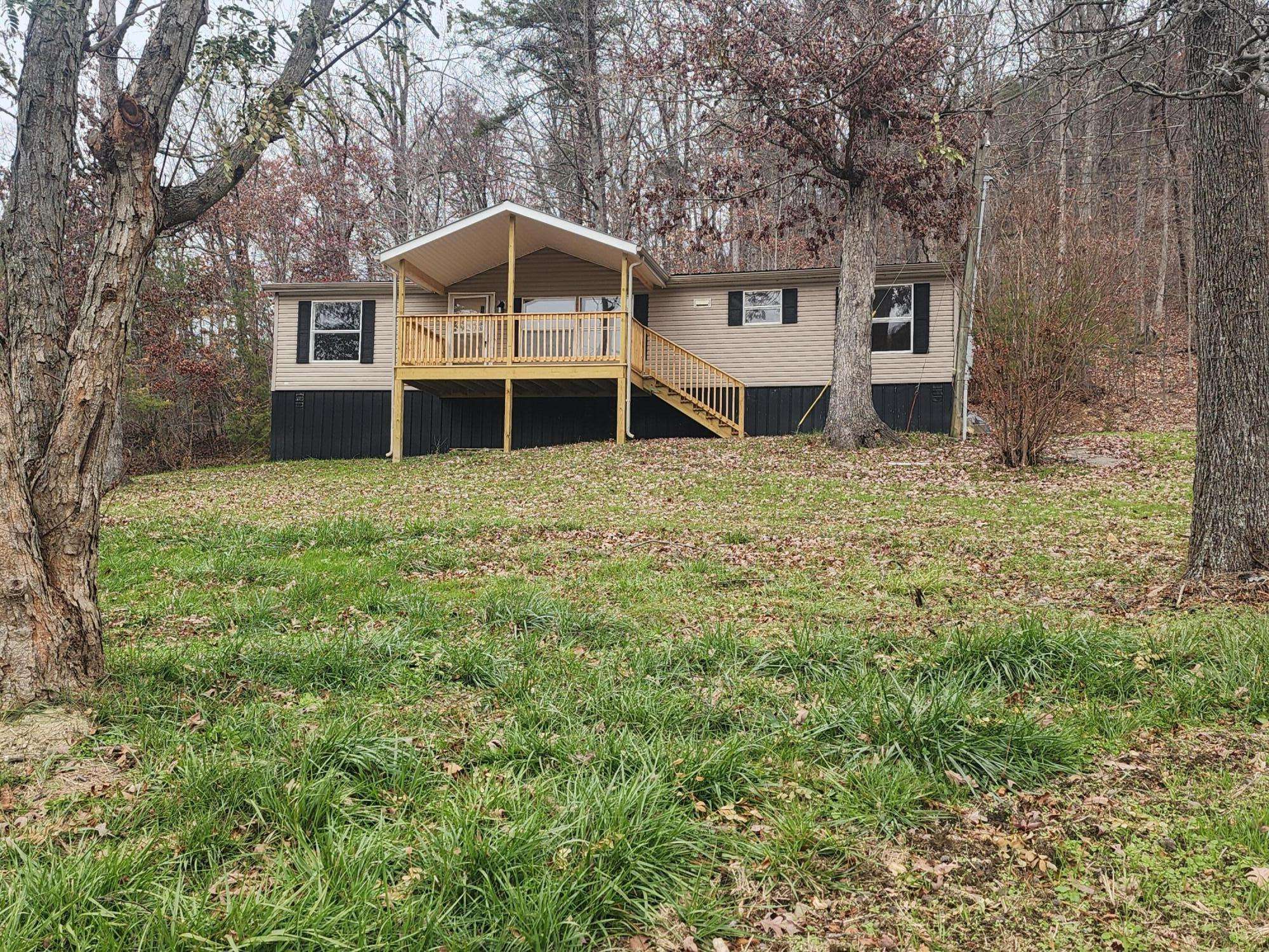 Hustonville, KY 40437,410 Black Pike