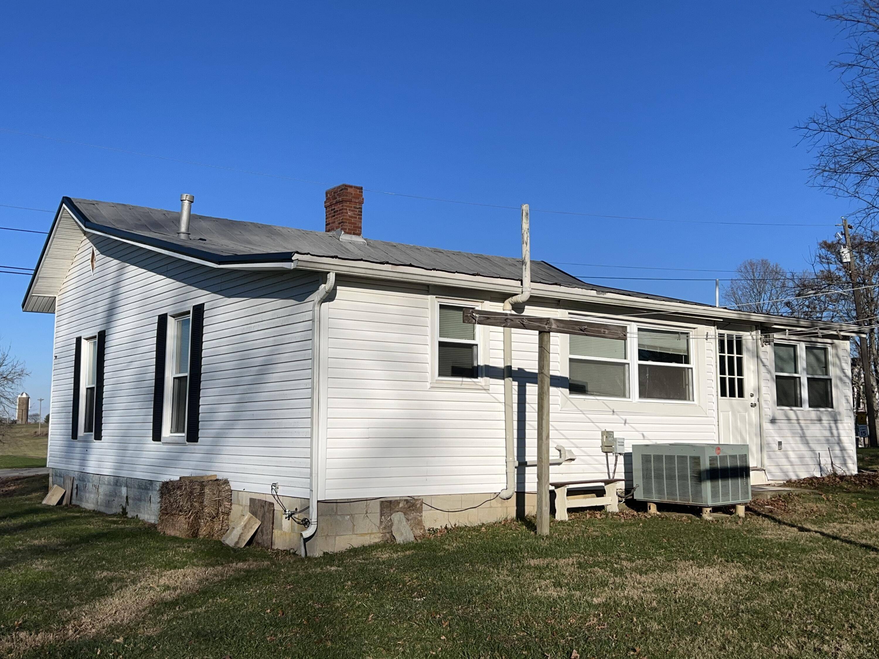 Ewing, KY 41039,83 Morford Street