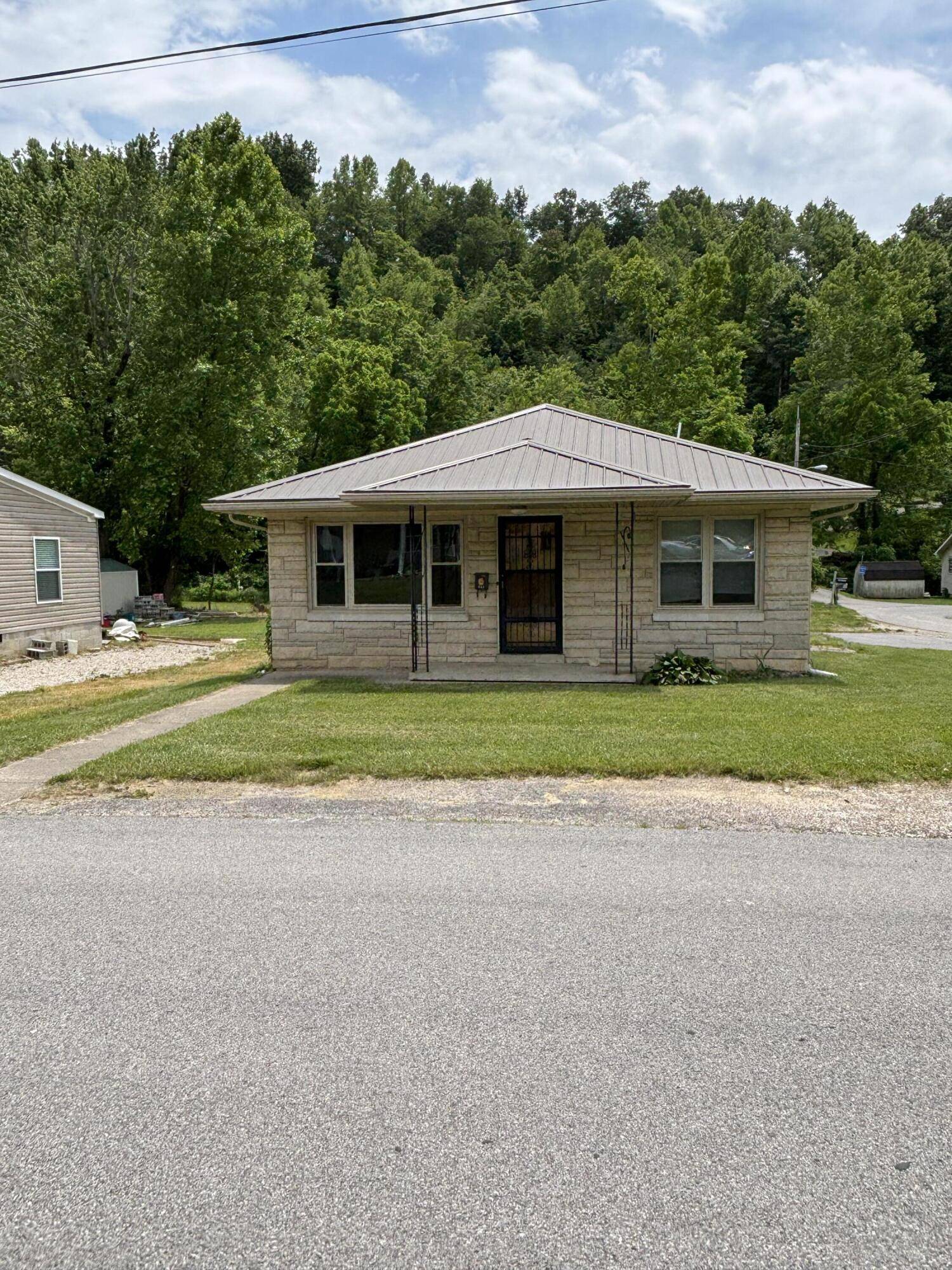 West Liberty, KY 41472,604 Glenn Avenue