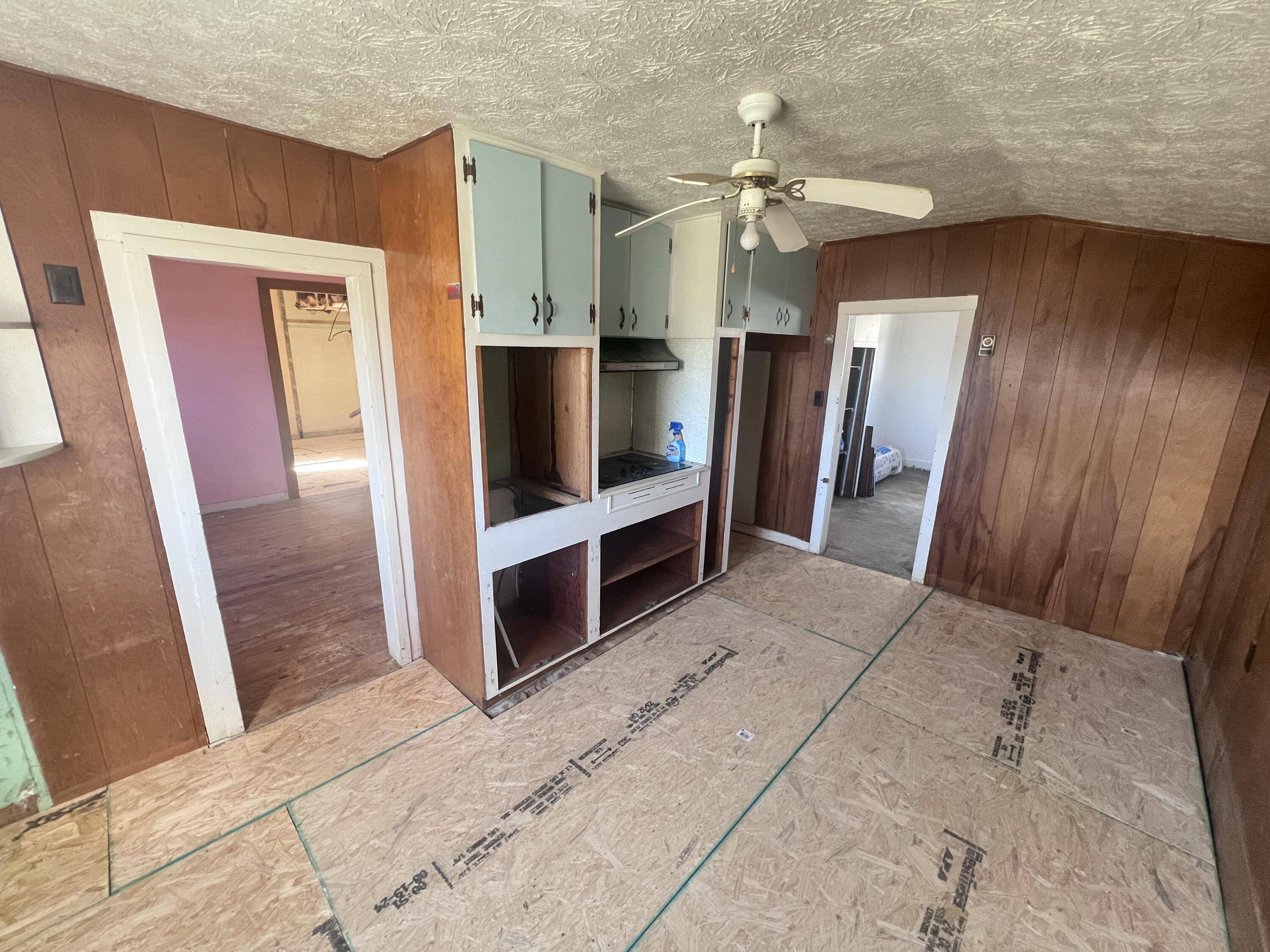 Waynesburg, KY 40489,304 KY 3276
