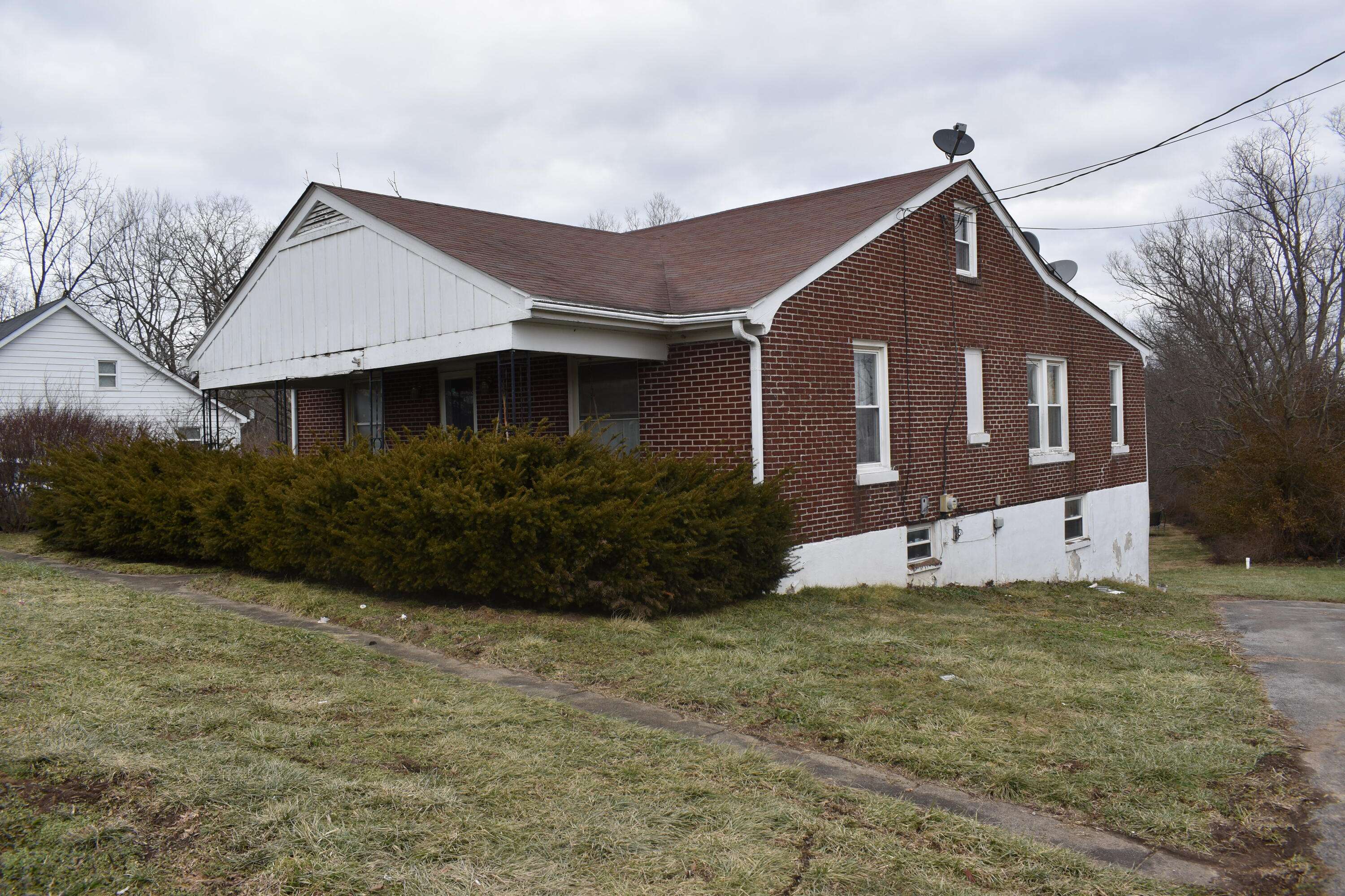 Paris, KY 40361,686 Georgetown Road