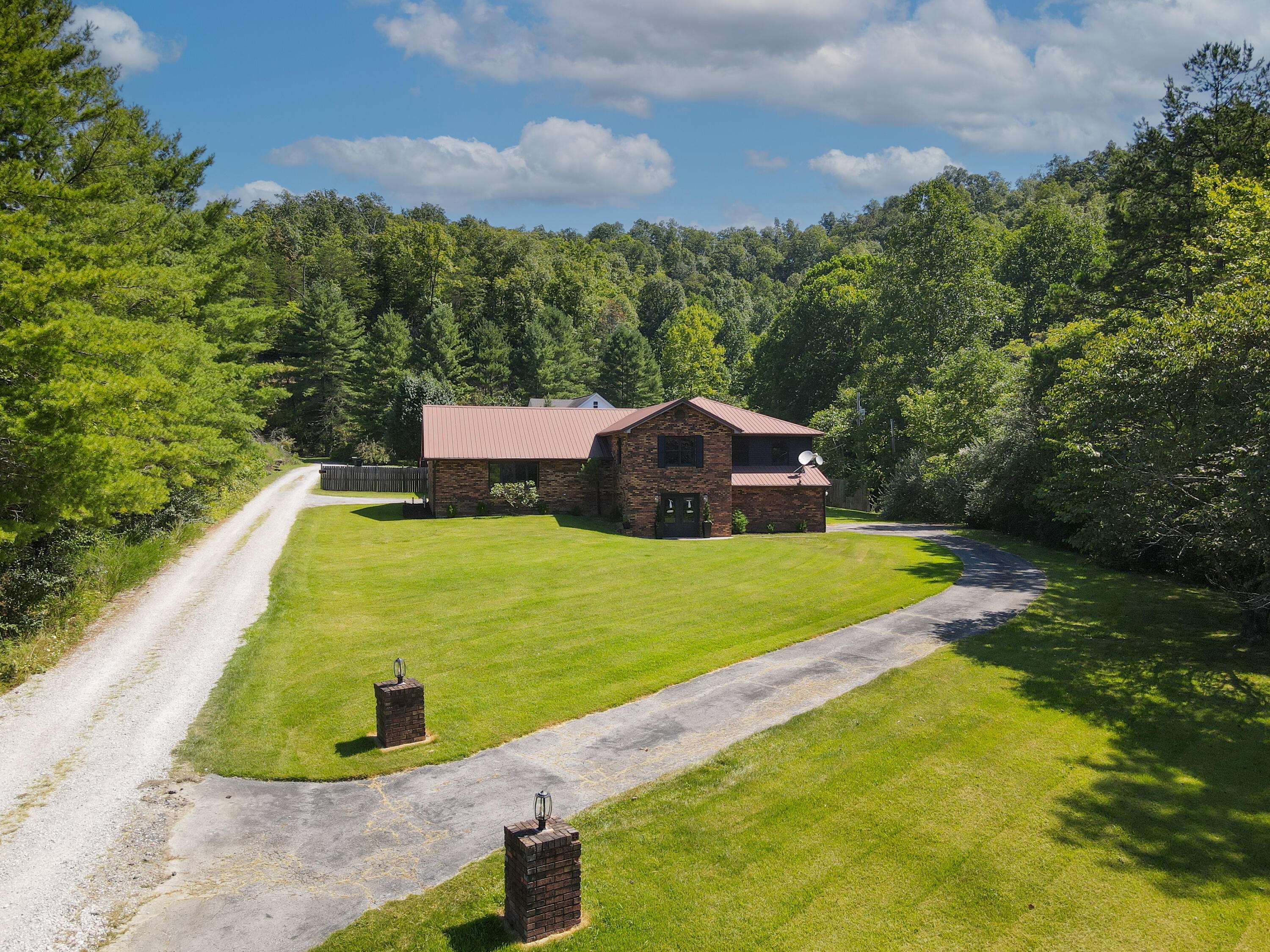 Manchester, KY 40962,180 Calanna Estate Road