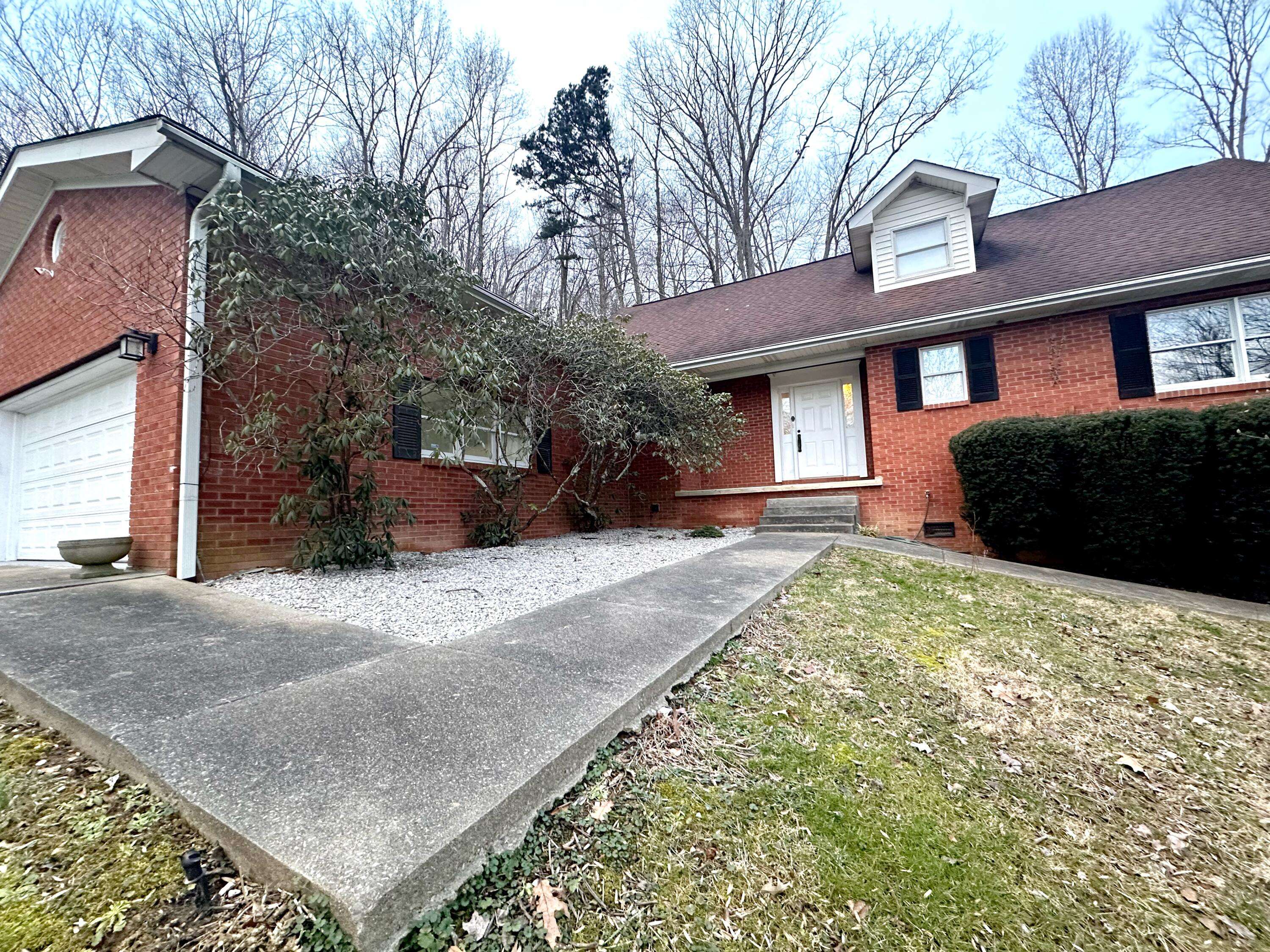 Williamsburg, KY 40769,663 Red Bird Road