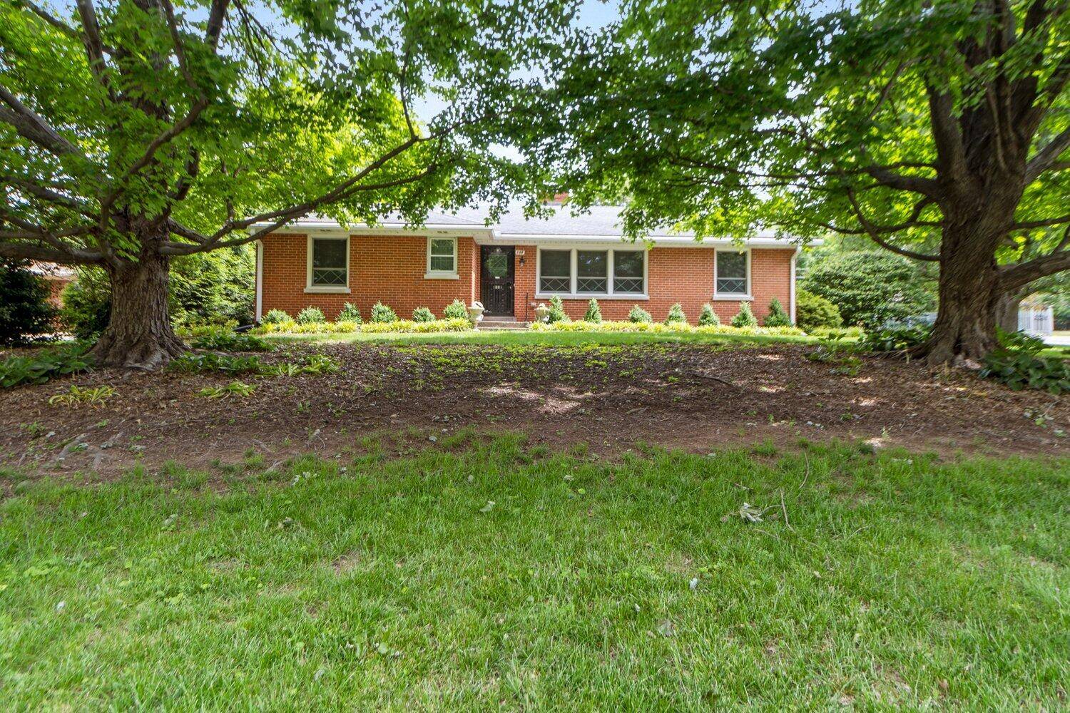 Lexington, KY 40503,359 Greenbriar Road