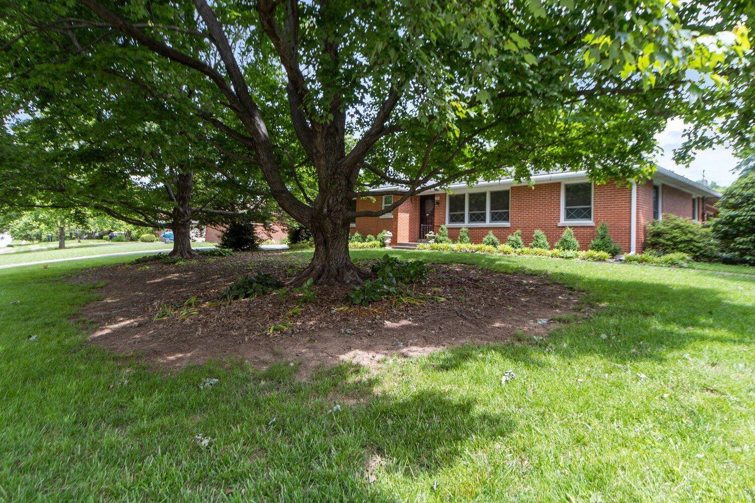 Lexington, KY 40503,359 Greenbriar Road